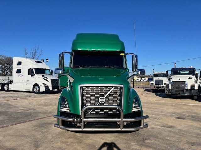 2020 Volvo - image 2