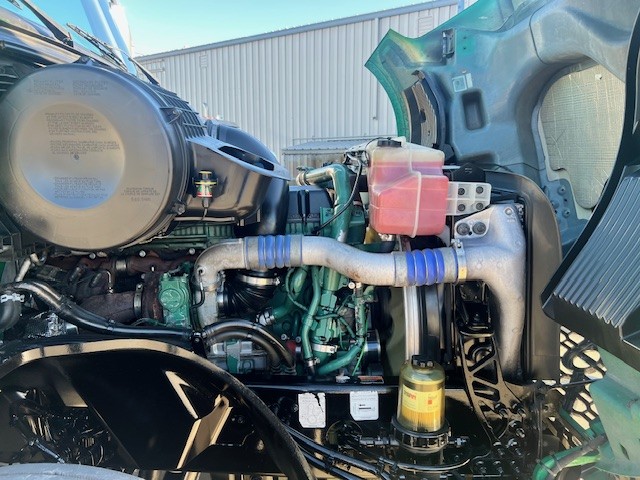 2020 Volvo - image 20