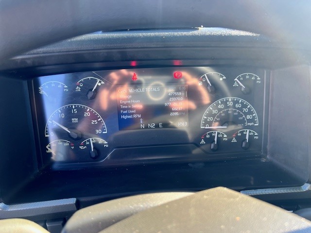 2020 Volvo - image 8