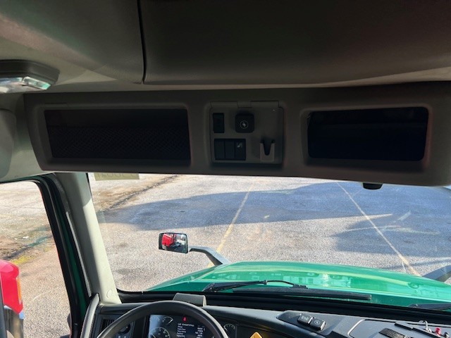 2020 Volvo - image 11