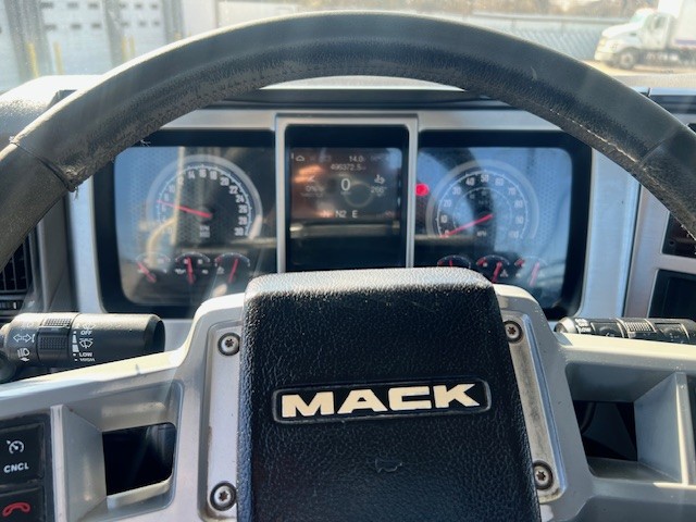 2019 Mack - image 11