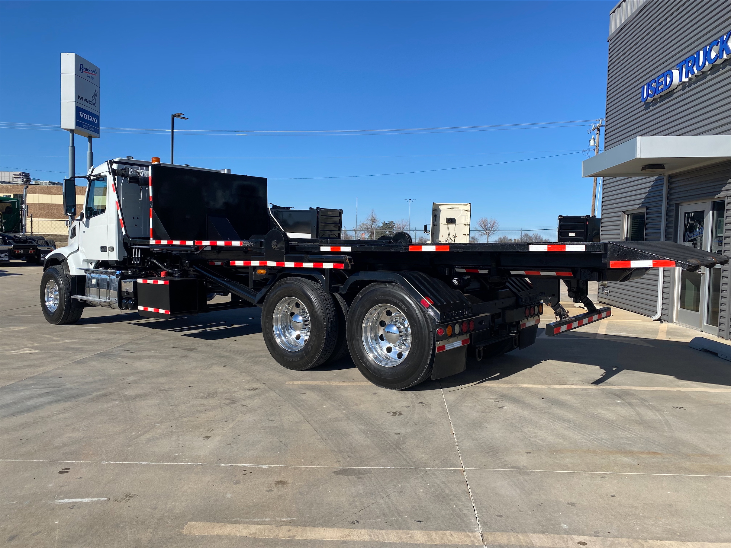2023 Volvo VHD 300 - image 14