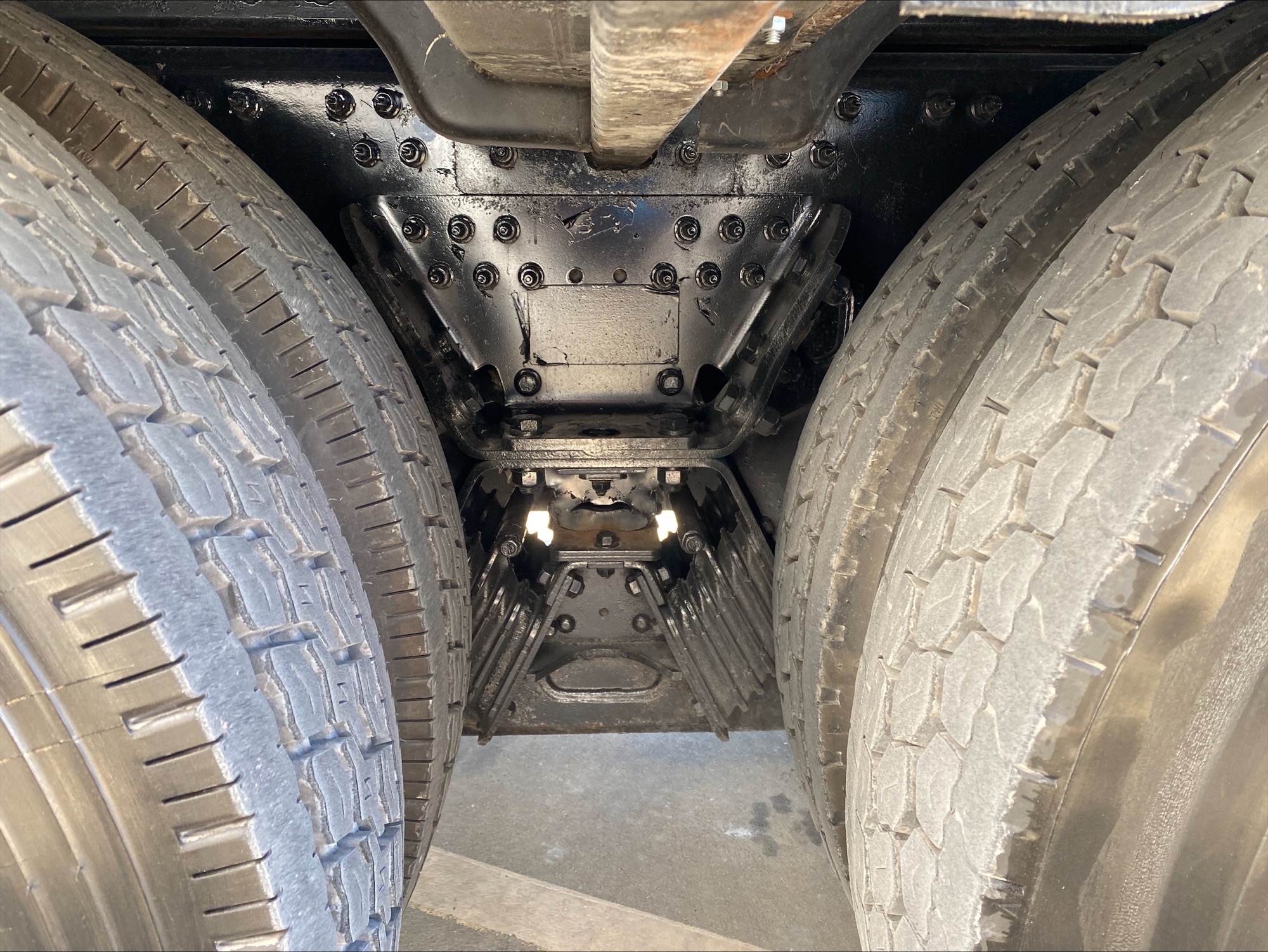 2023 Volvo VHD 300 - image 33