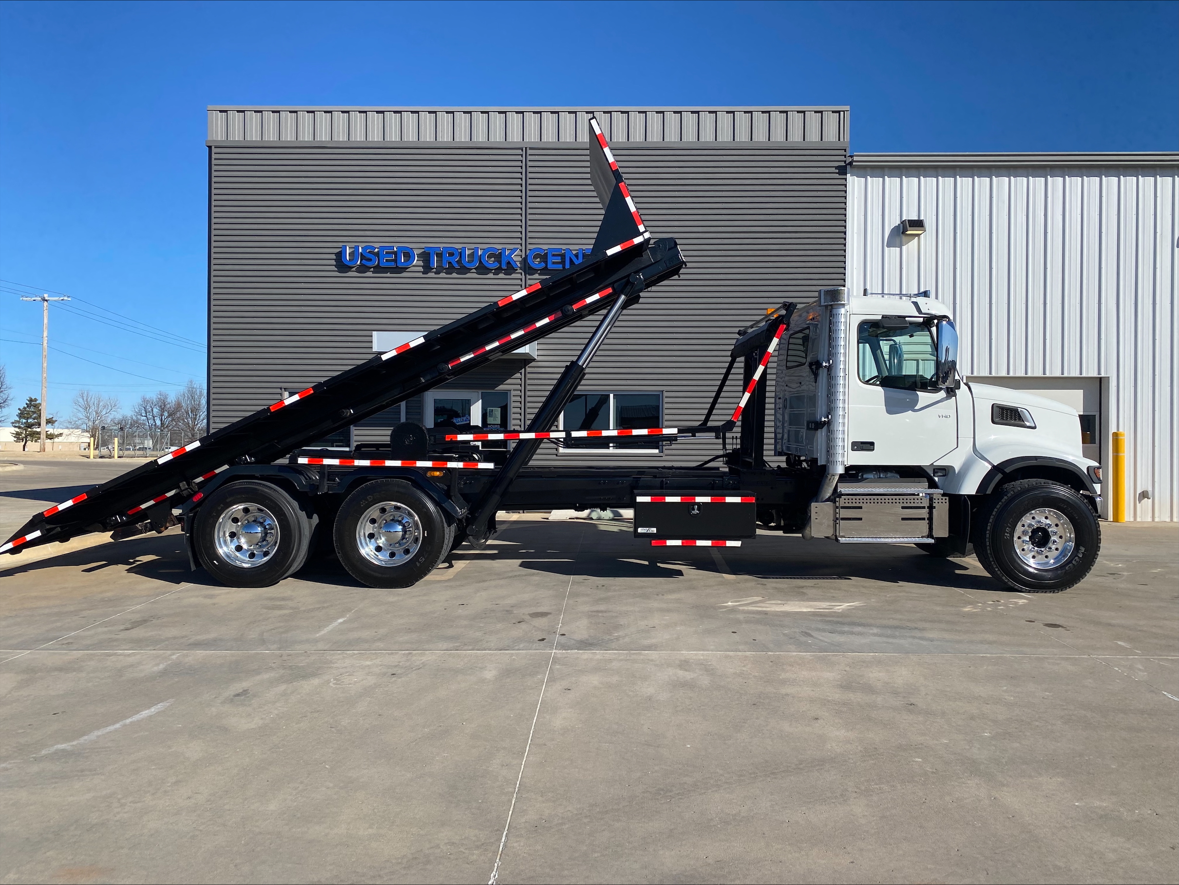 2023 Volvo VHD 300 - image 17
