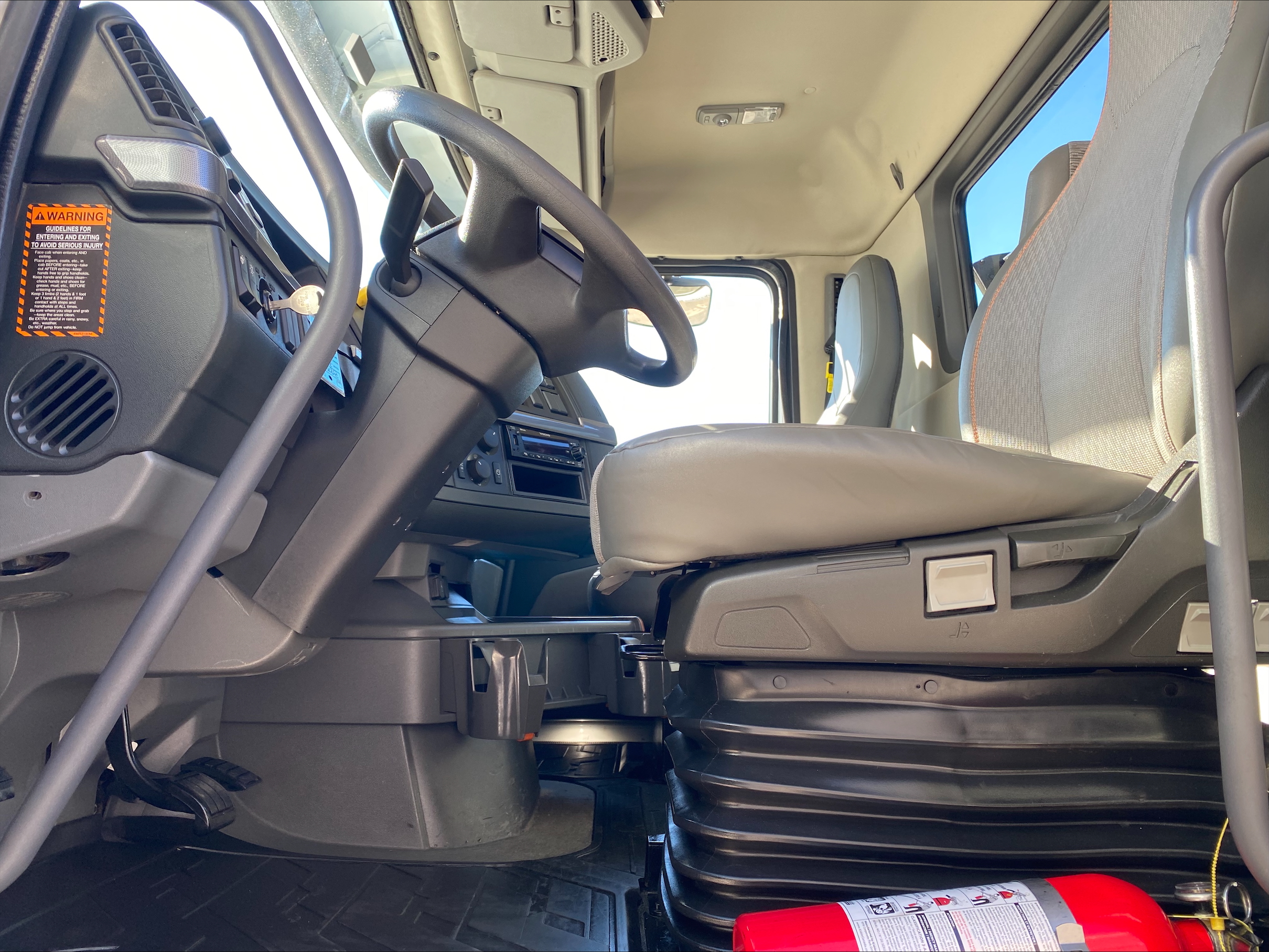 2023 Volvo VHD 300 - image 21