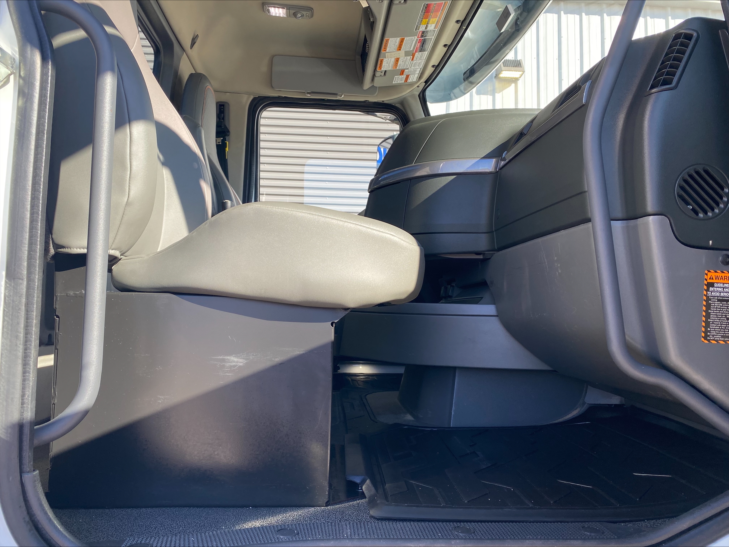 2023 Volvo VHD 300 - image 25