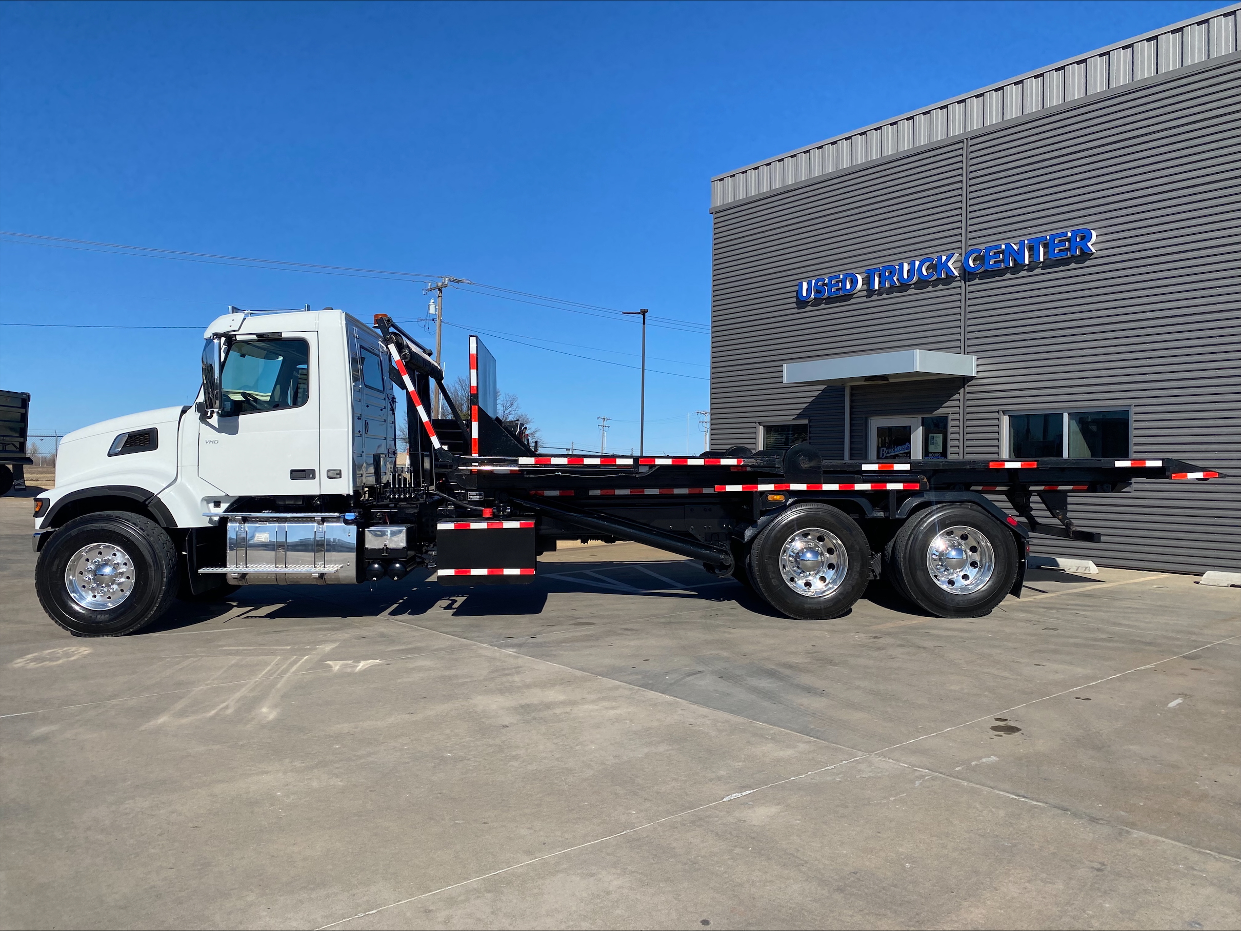 2023 Volvo VHD 300 - image 16