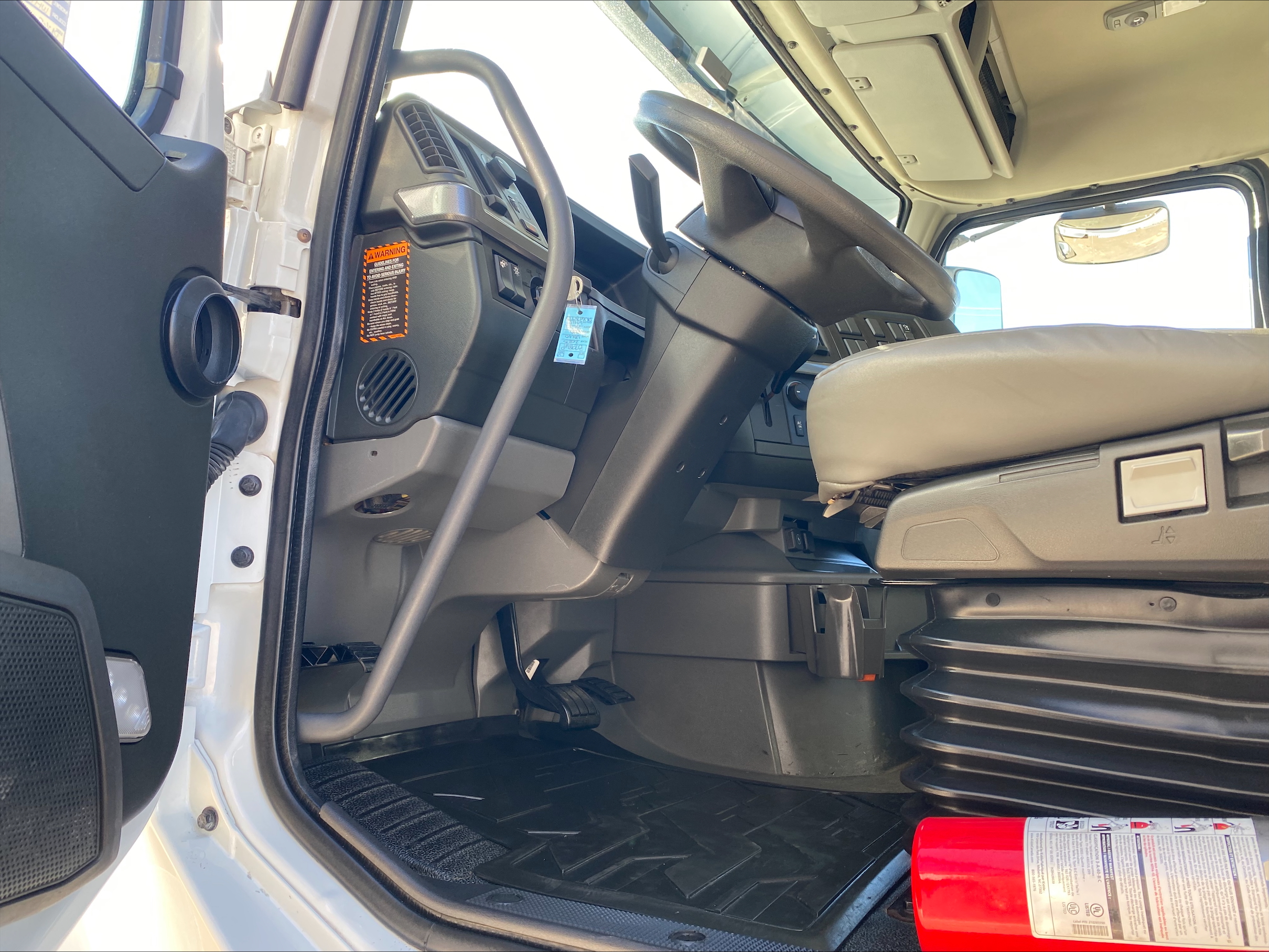 2023 Volvo VHD 300 - image 20