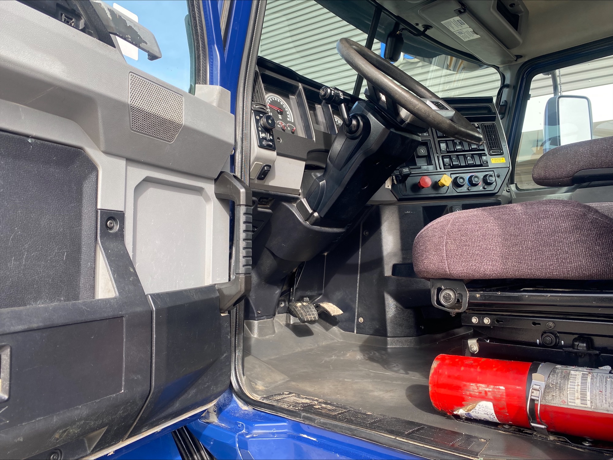 2022 Mack Anthem - image 11