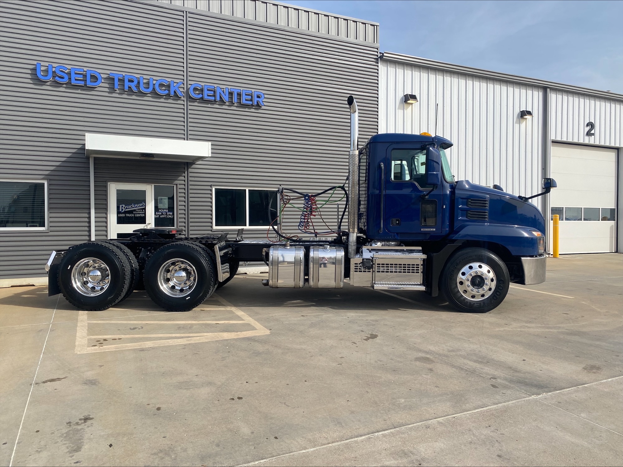 2022 Mack Anthem - image 4