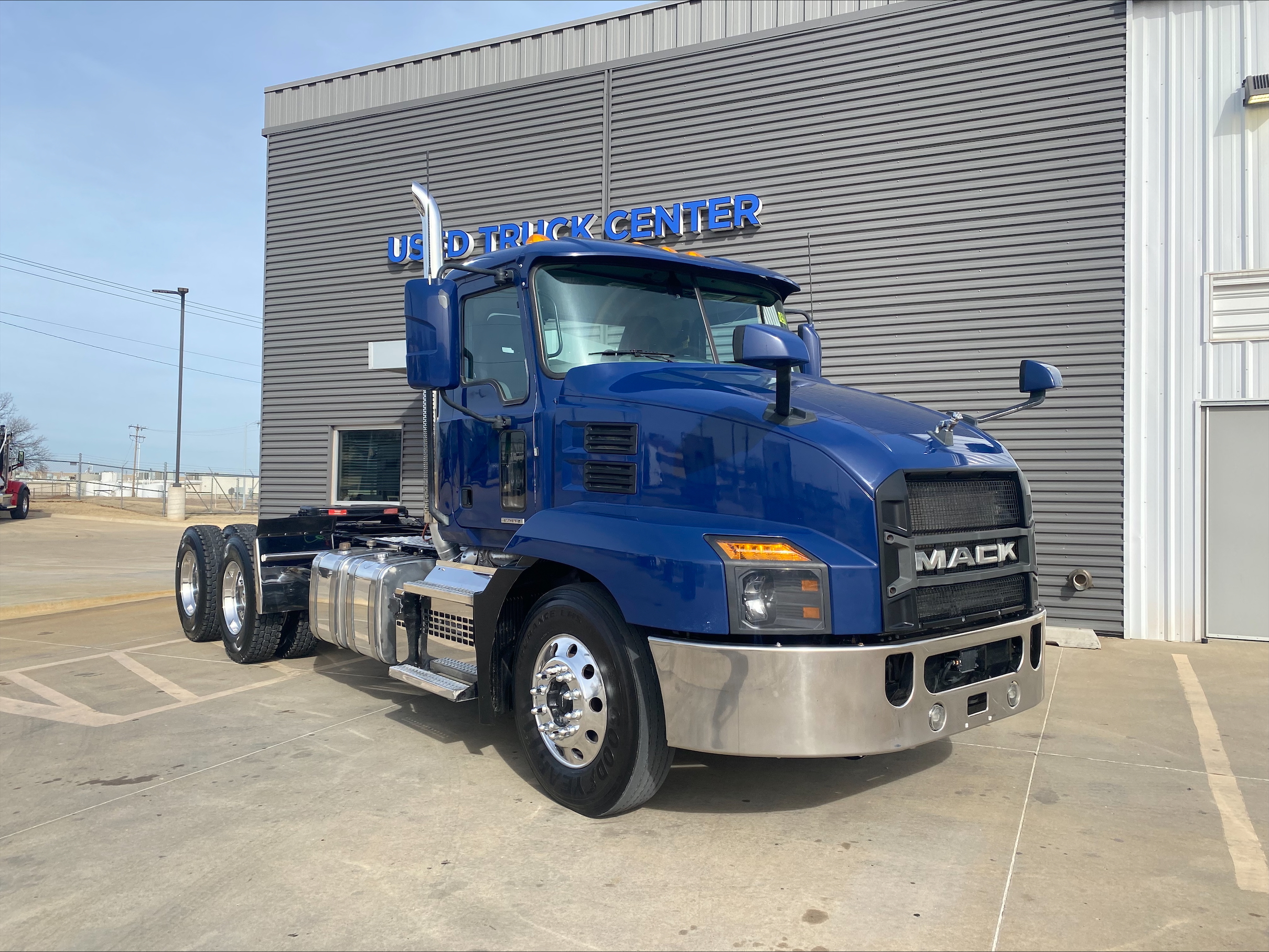 2022 Mack Anthem - image 3