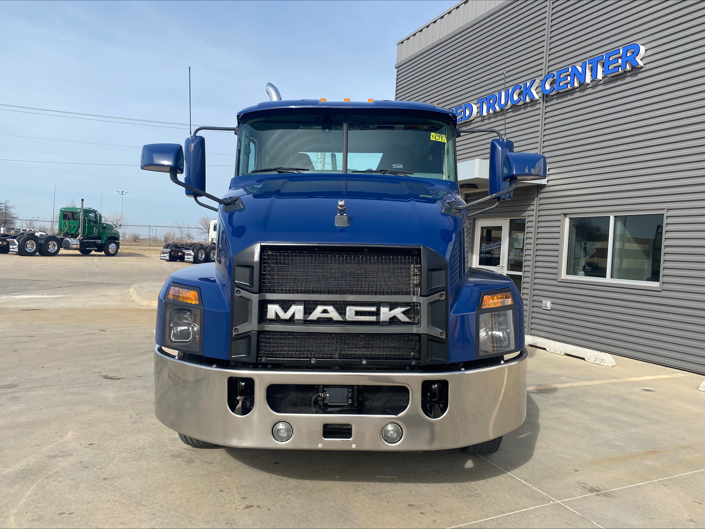 2022 Mack Anthem - image 2