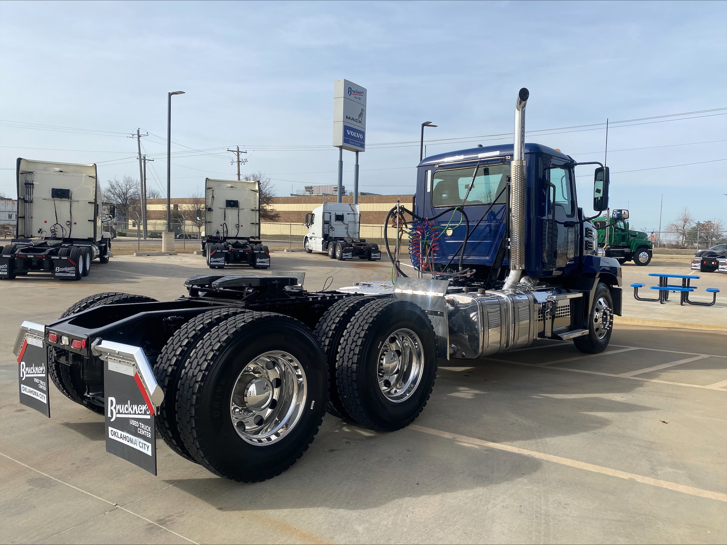 2022 Mack Anthem - image 5