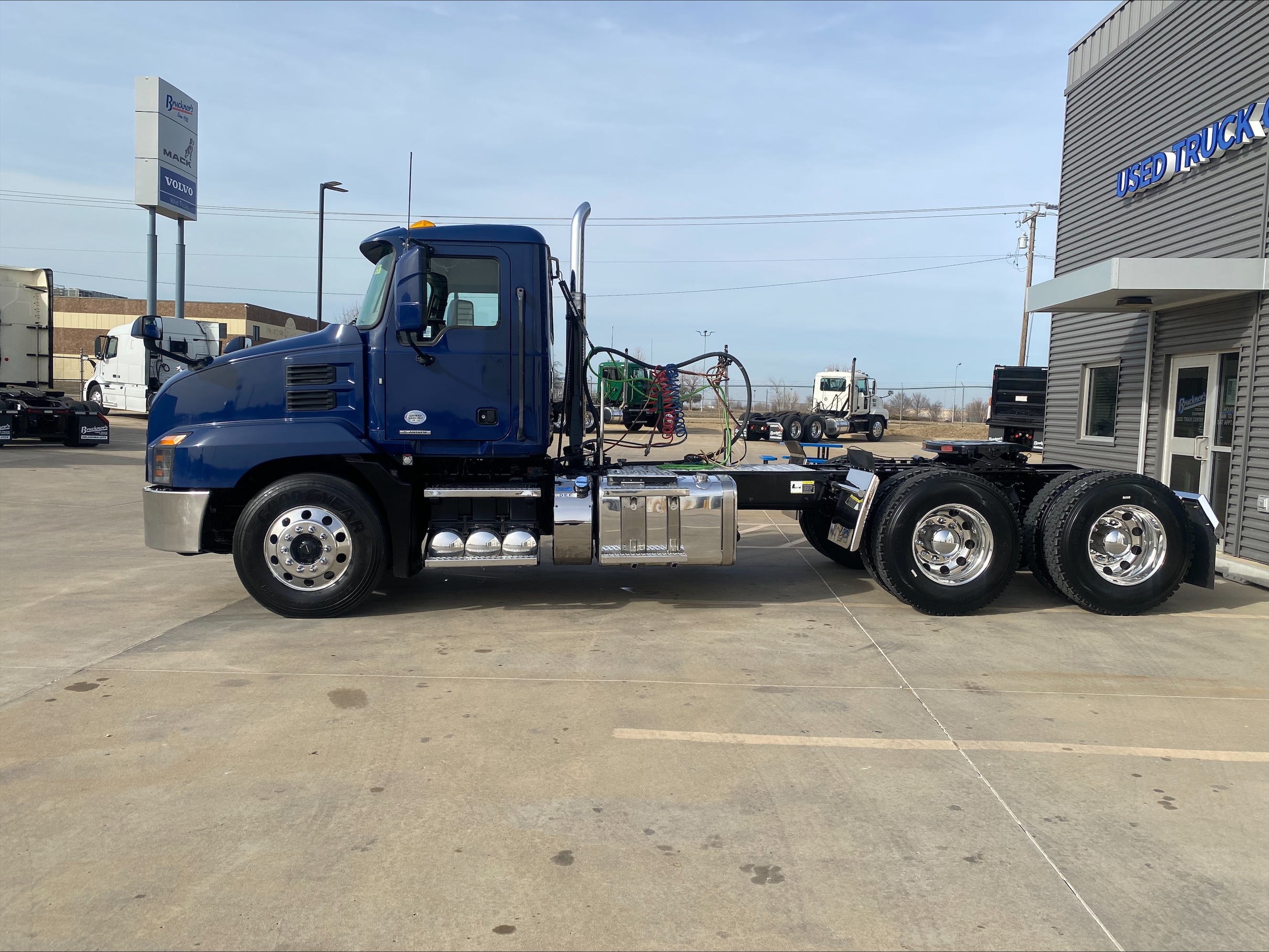 2022 Mack Anthem - image 8