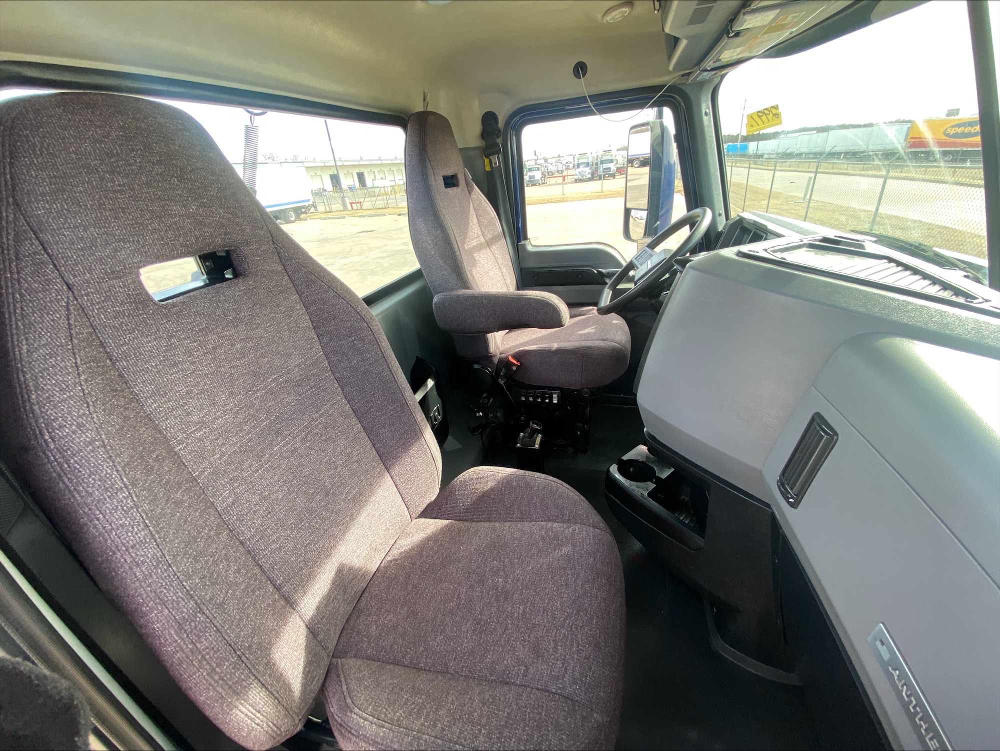 2022 Mack Anthem - image 16