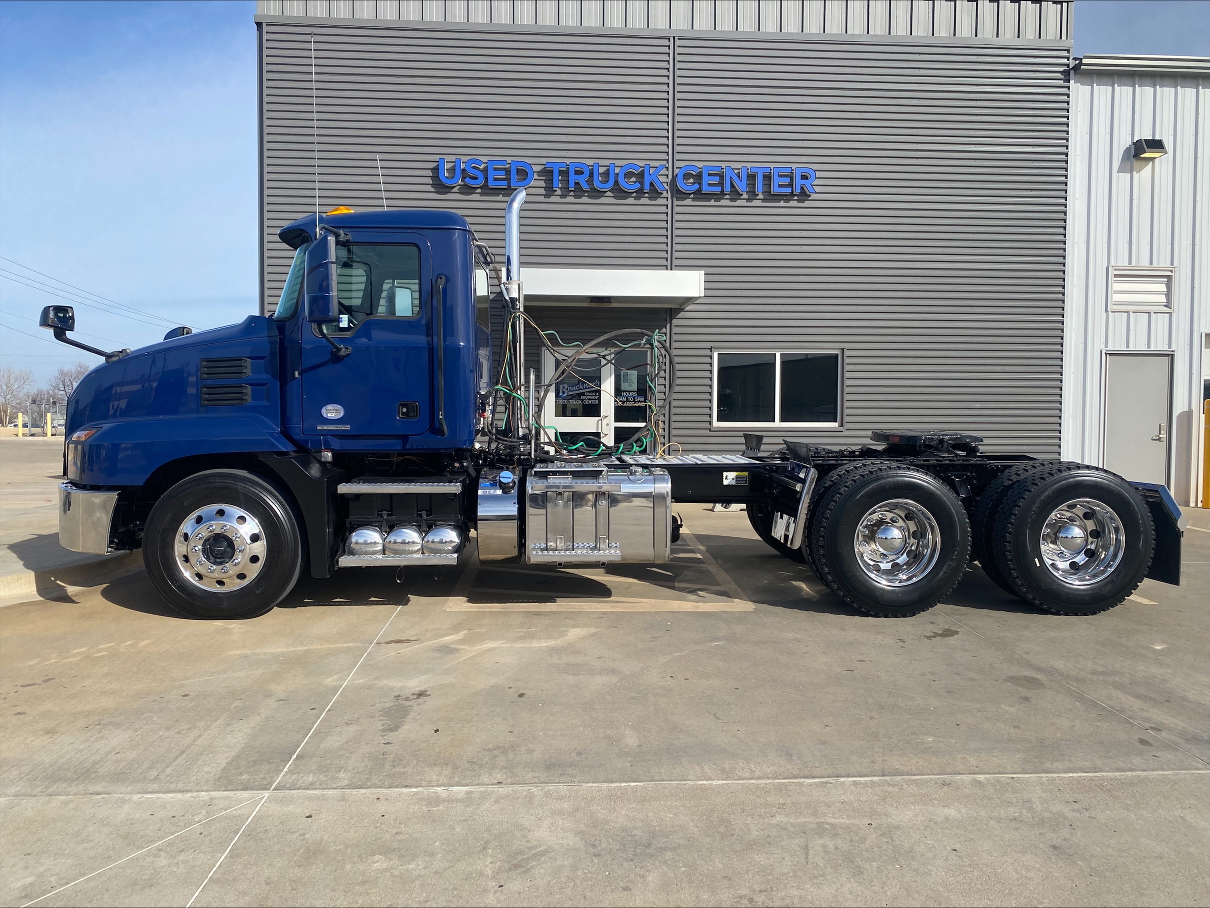 2022 Mack Anthem - image 8