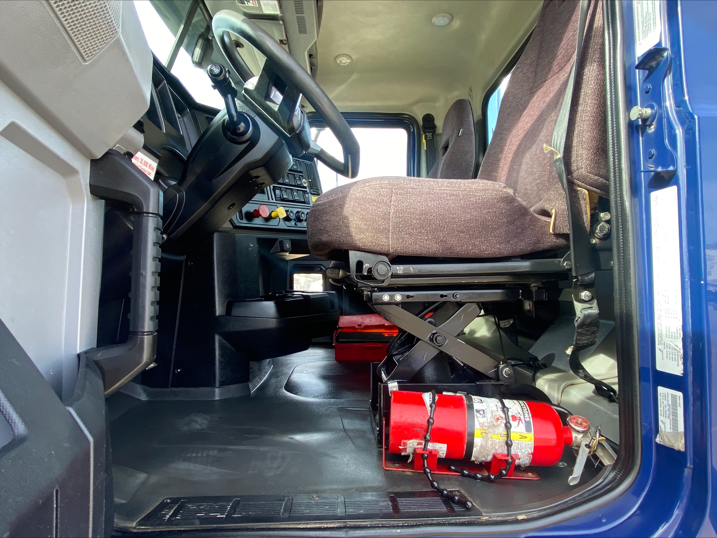 2022 Mack Anthem - image 12