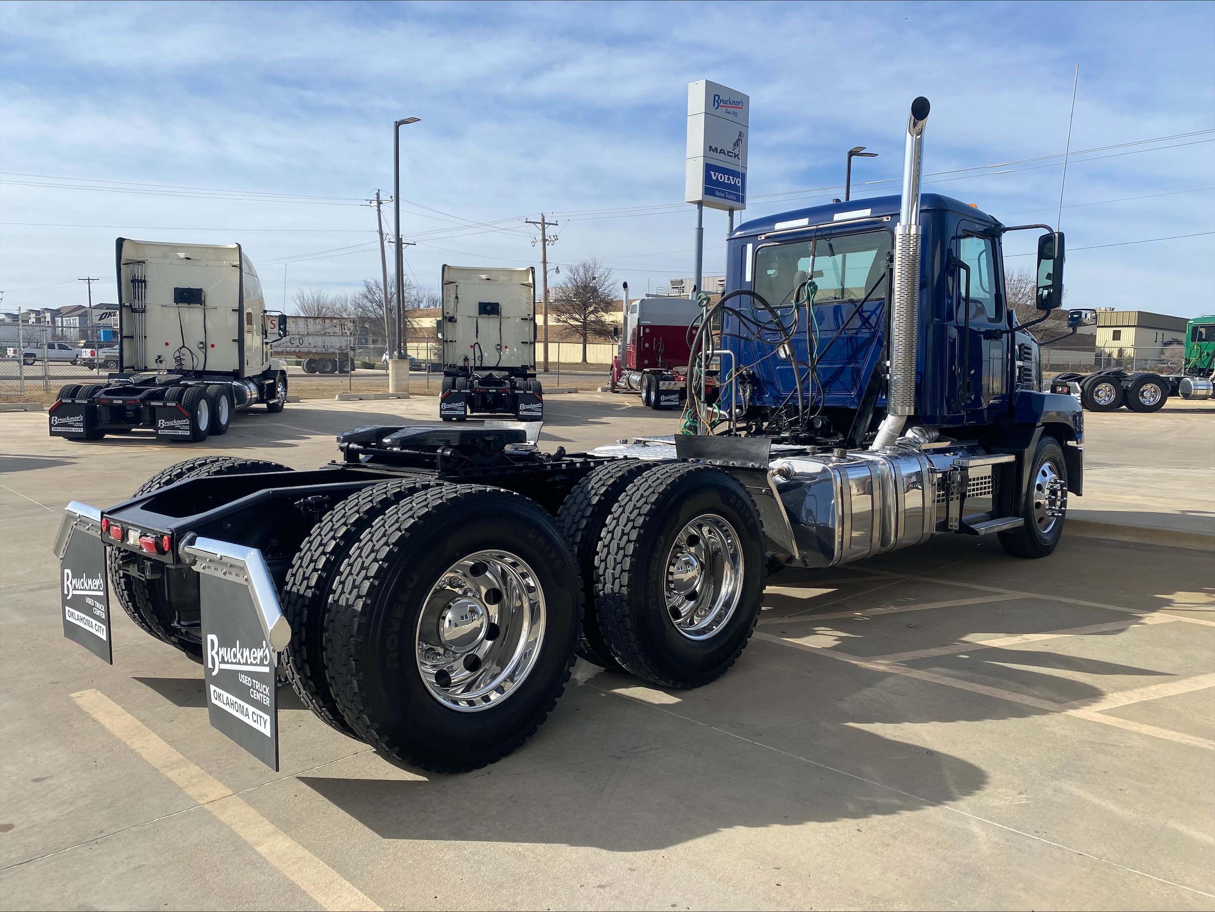 2022 Mack Anthem - image 5