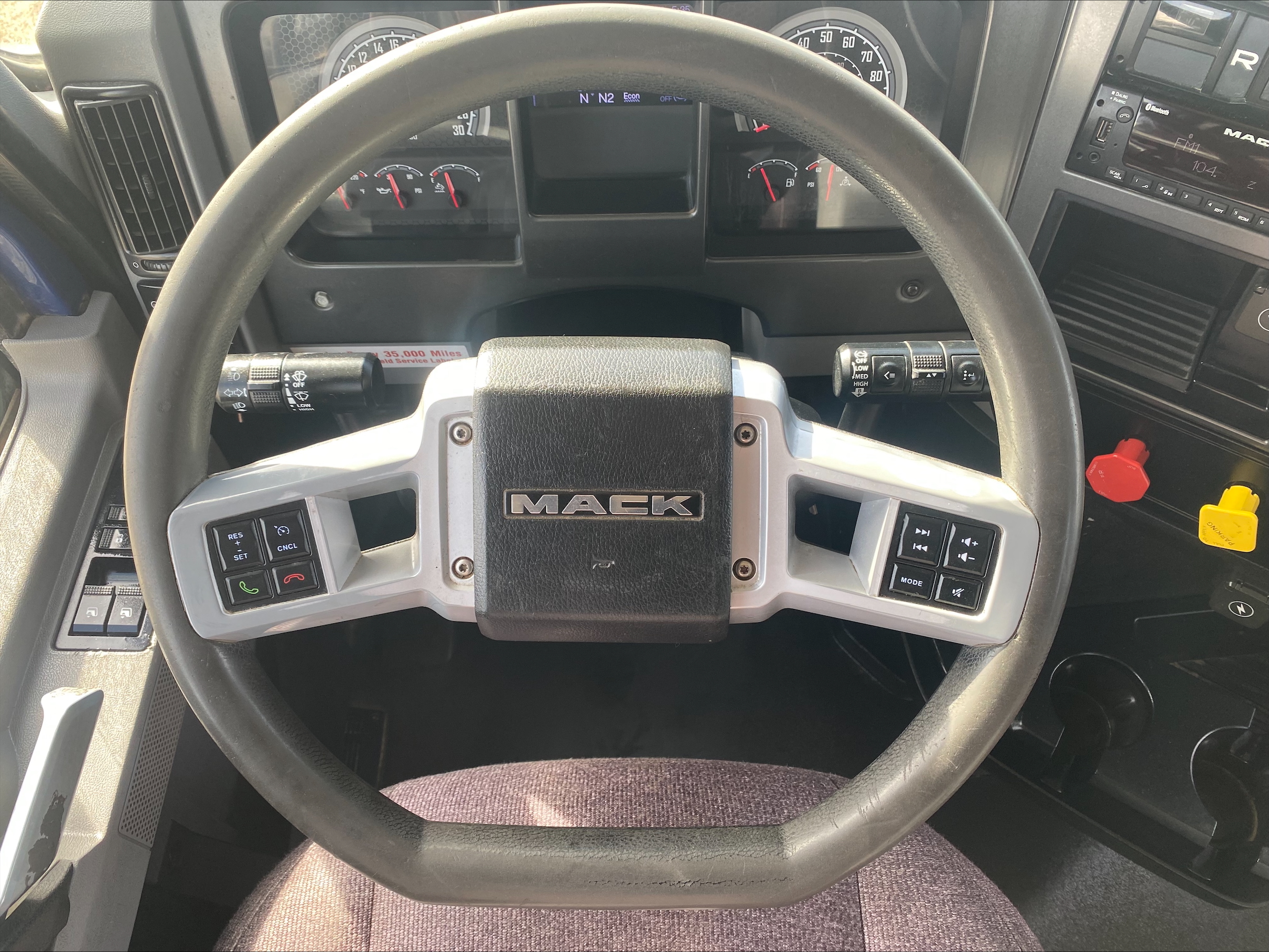 2022 Mack Anthem - image 17