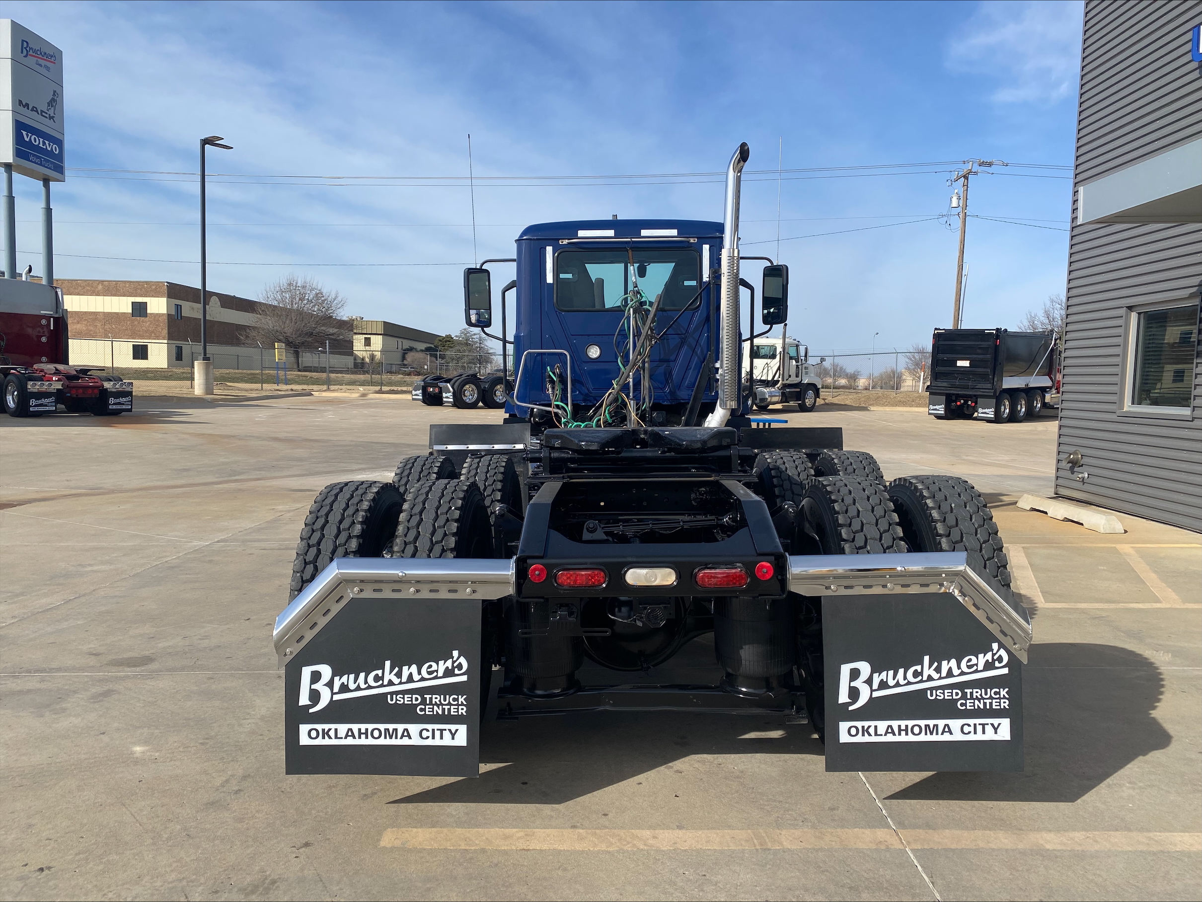 2022 Mack Anthem - image 6