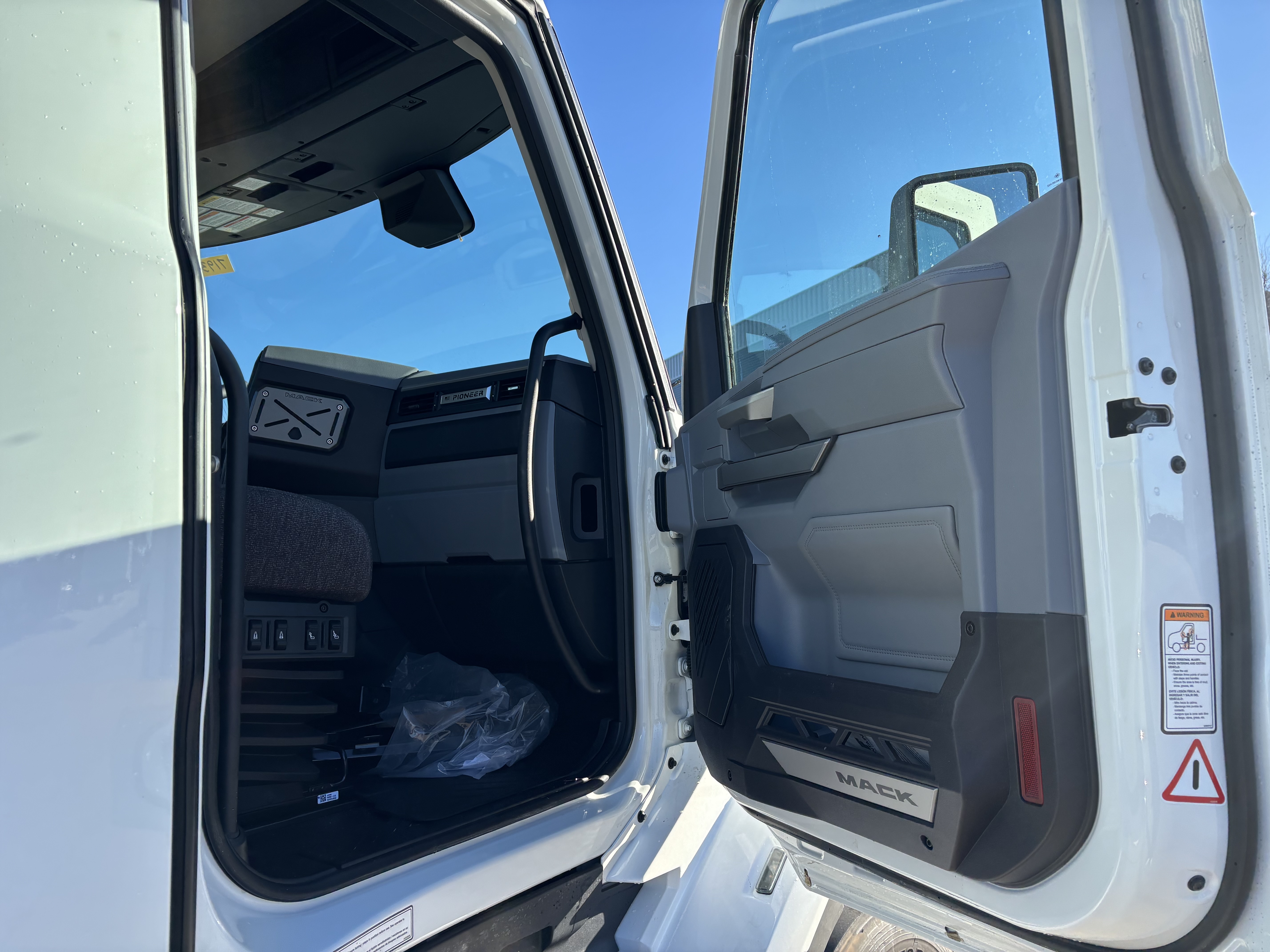 2027 Mack - image 11