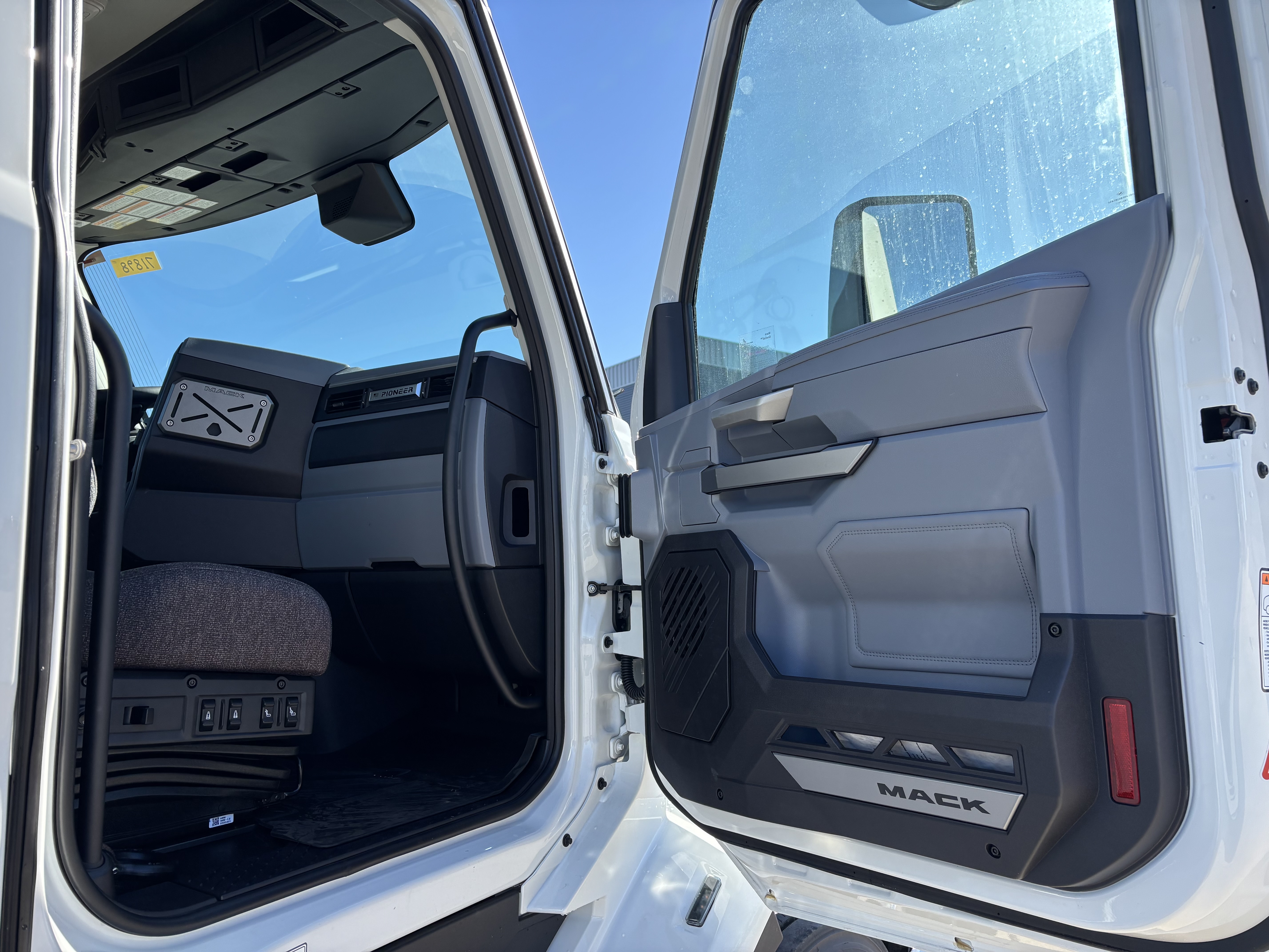 2027 Mack - image 11