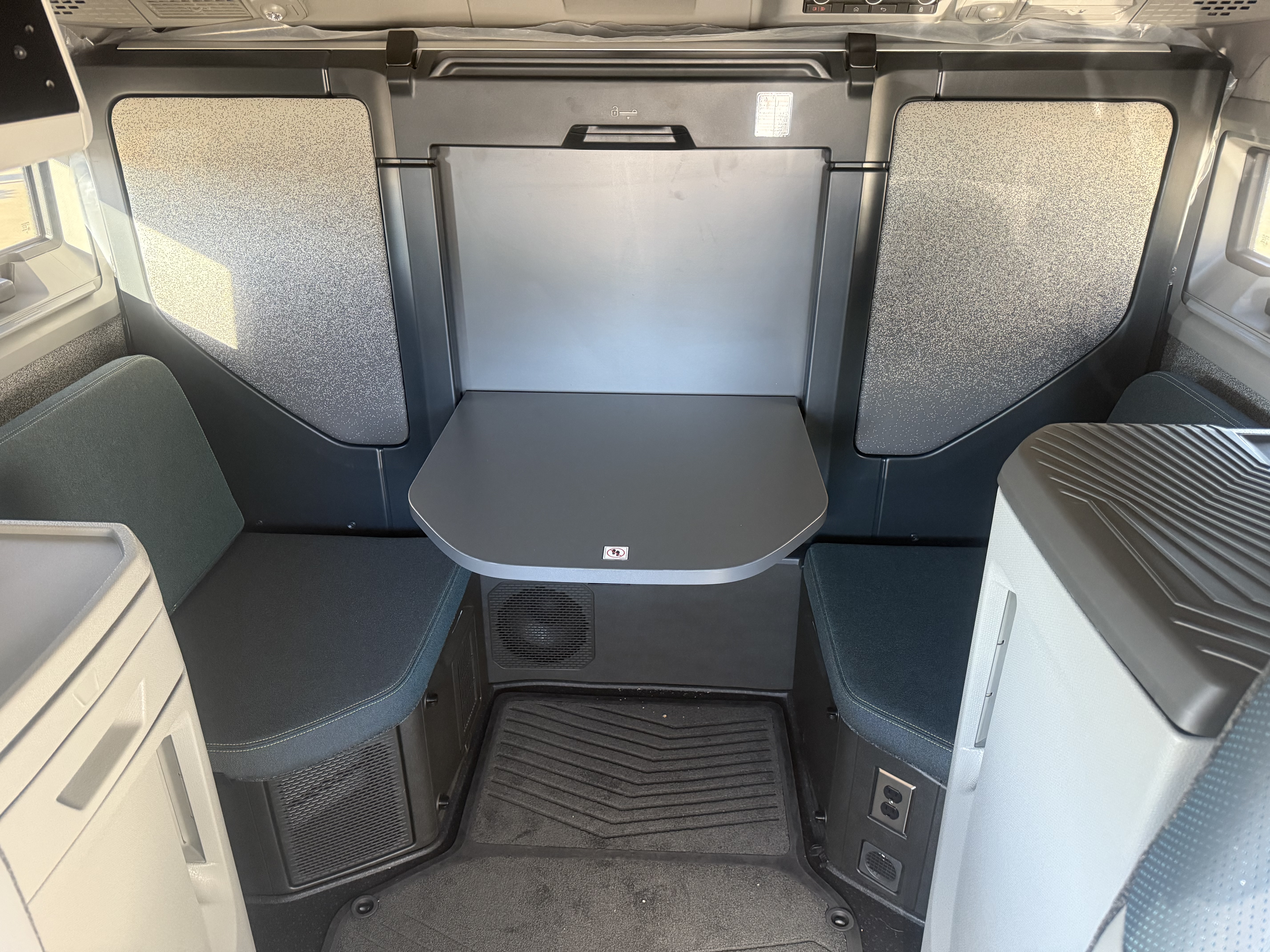 2026 Volvo - image 13