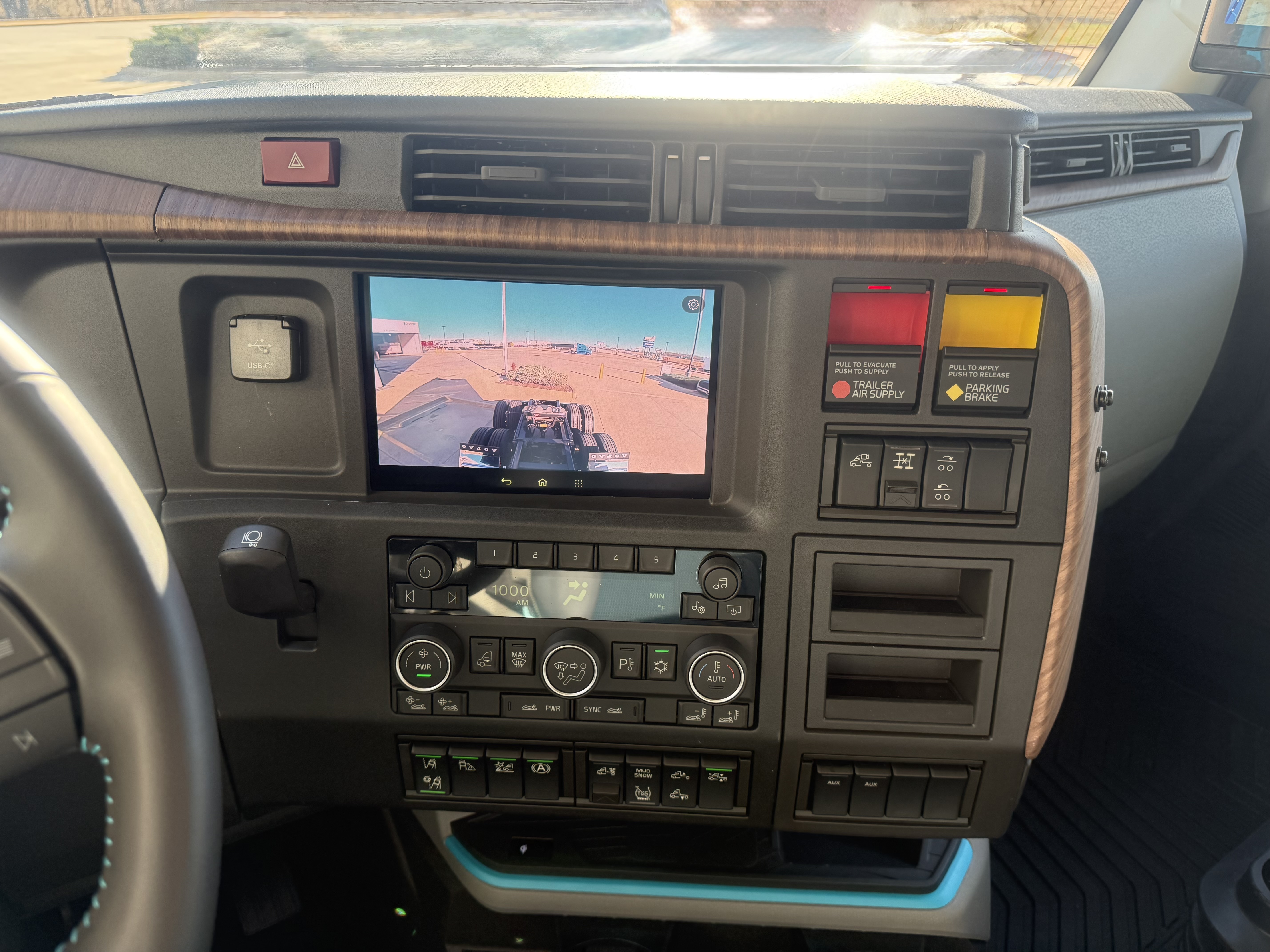 2026 Volvo - image 10