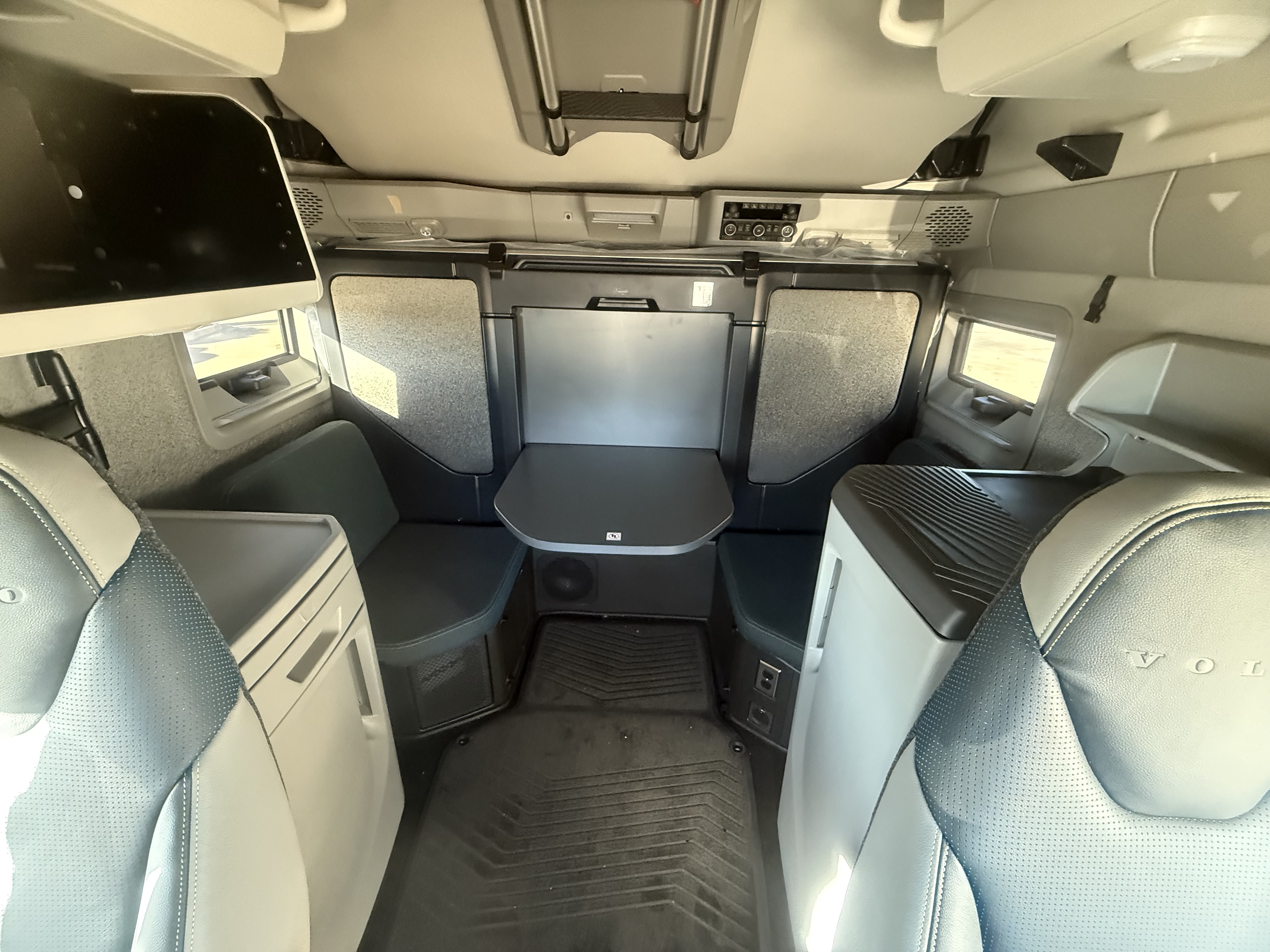 2026 Volvo - image 12