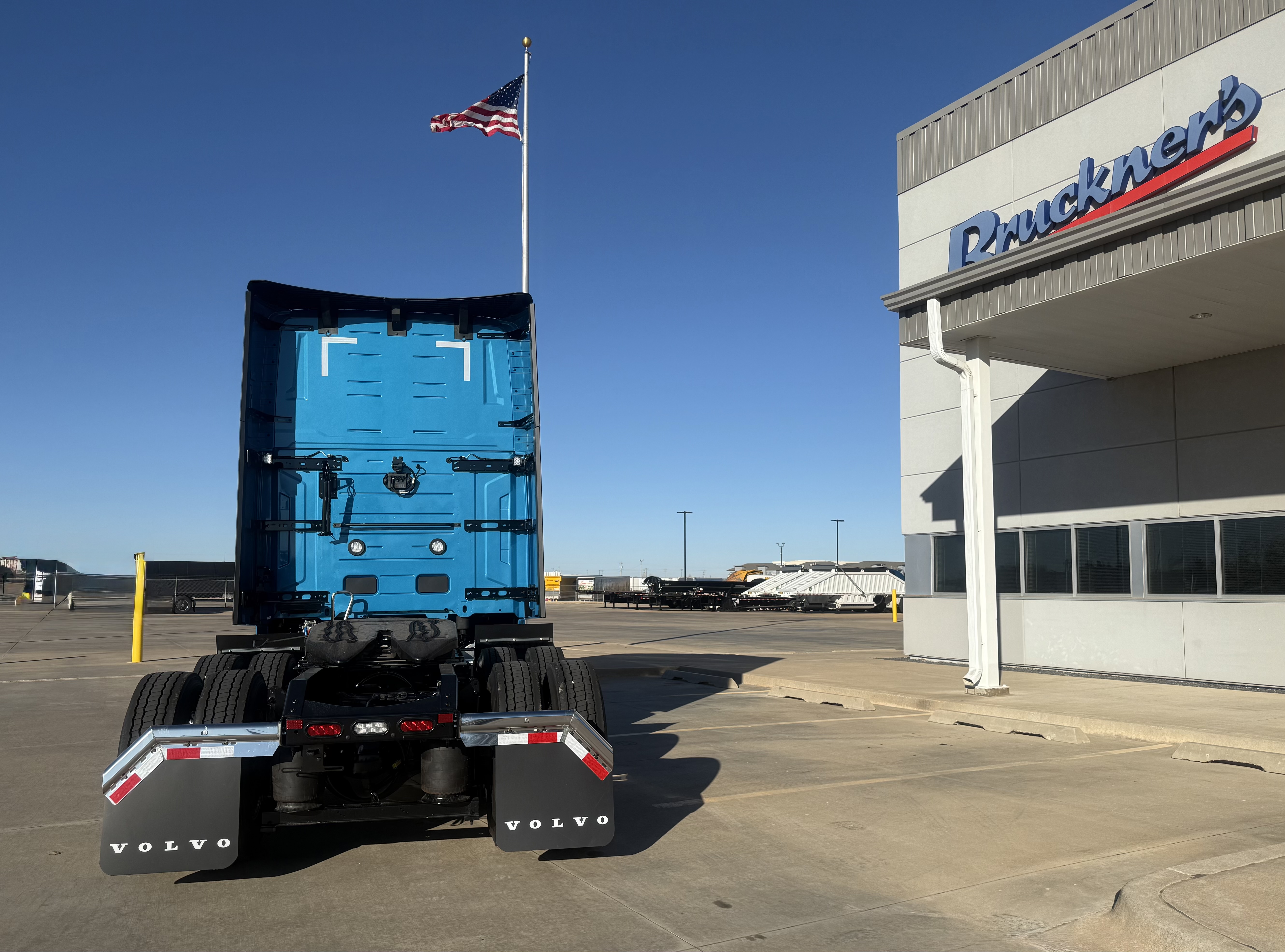 2026 Volvo - image 4