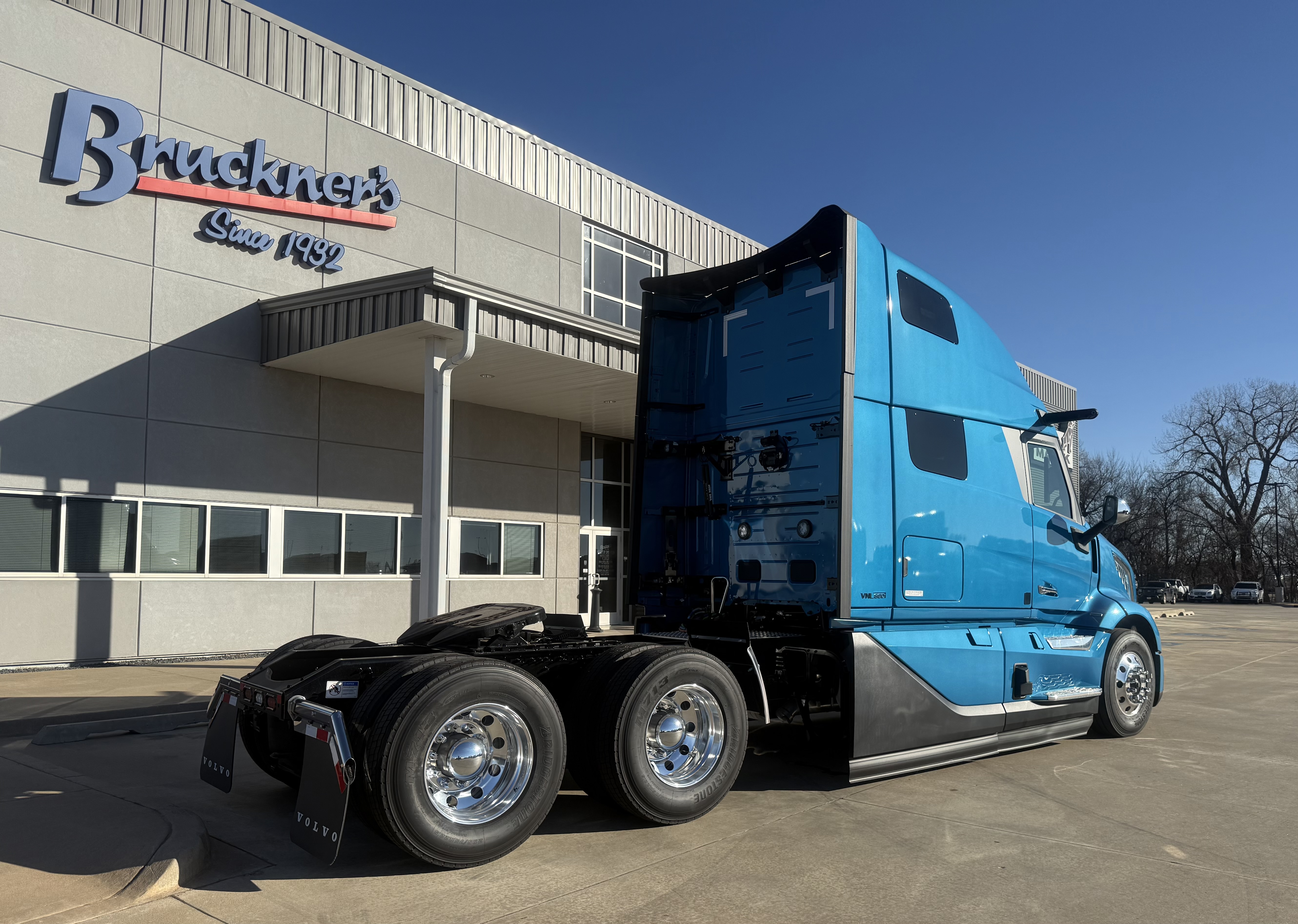 2026 Volvo - image 5