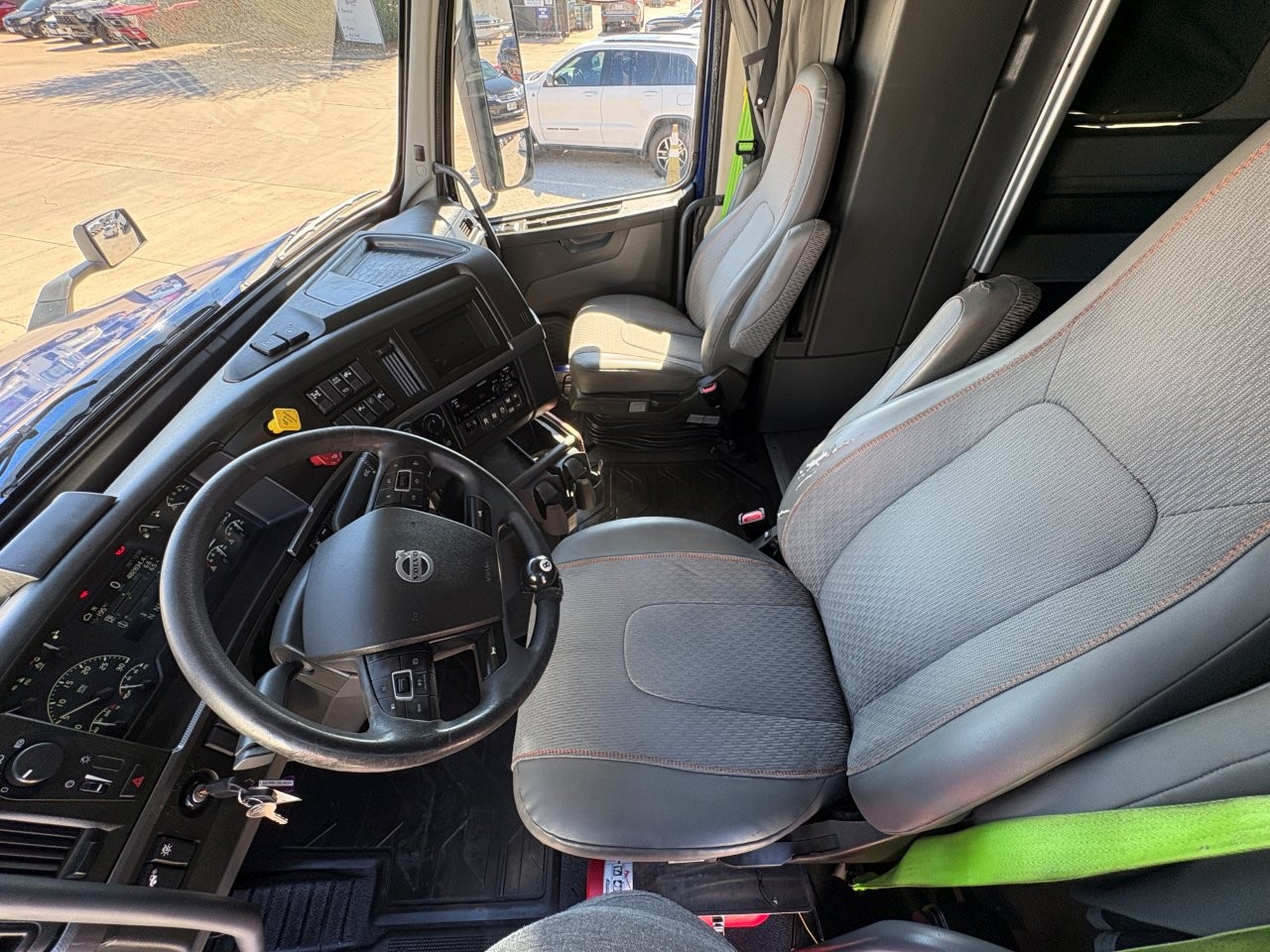 2021 Volvo - image 19