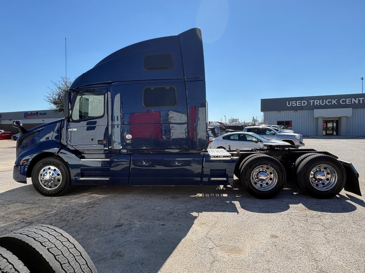 2021 Volvo - image 8