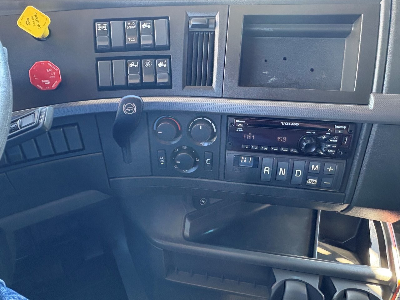 2021 Volvo - image 25