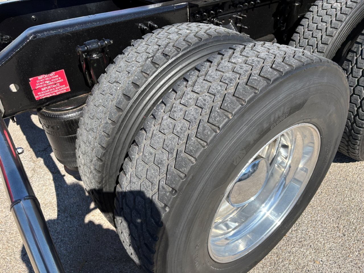 2021 Volvo - image 13