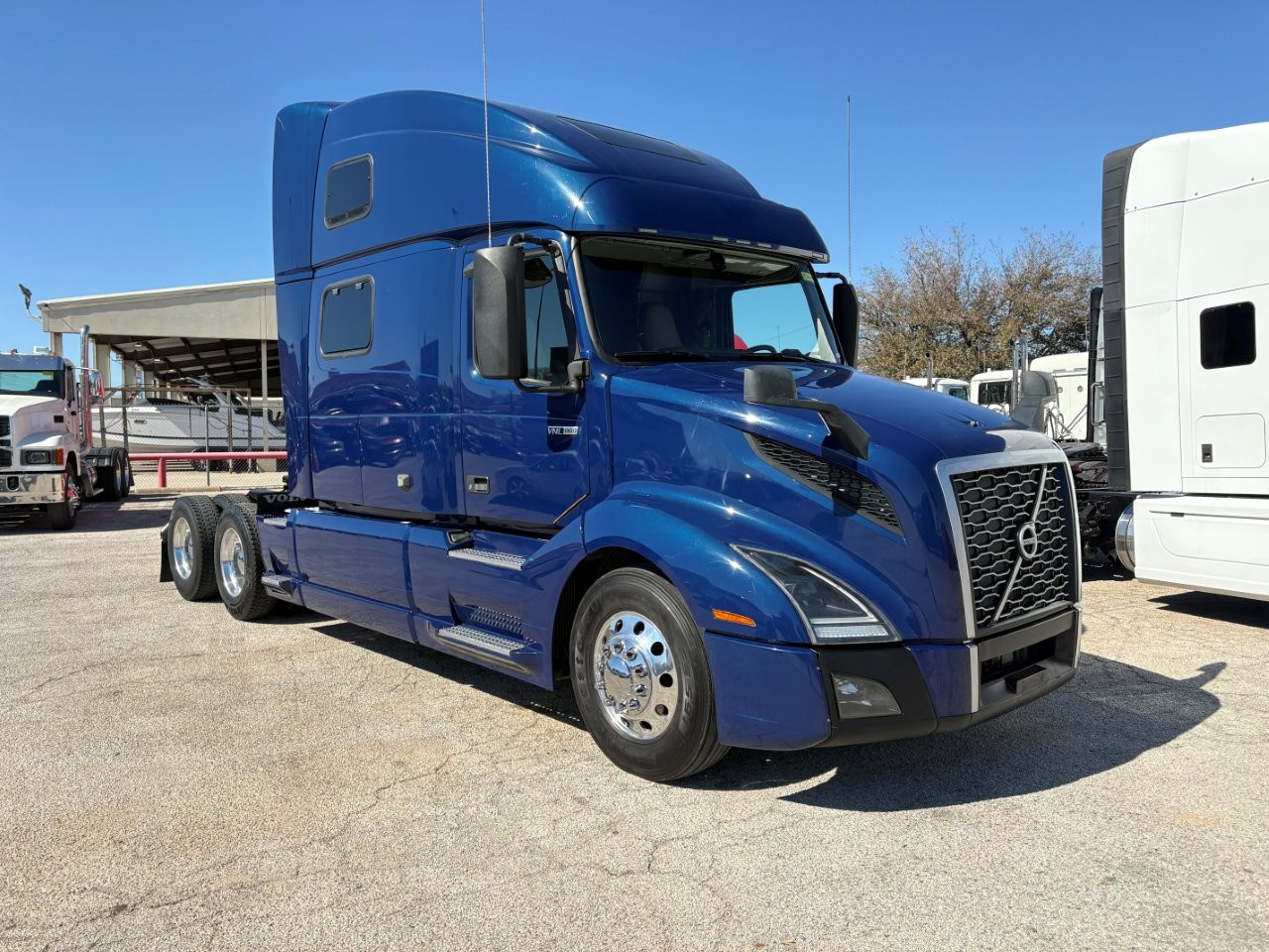 2021 Volvo - image 3