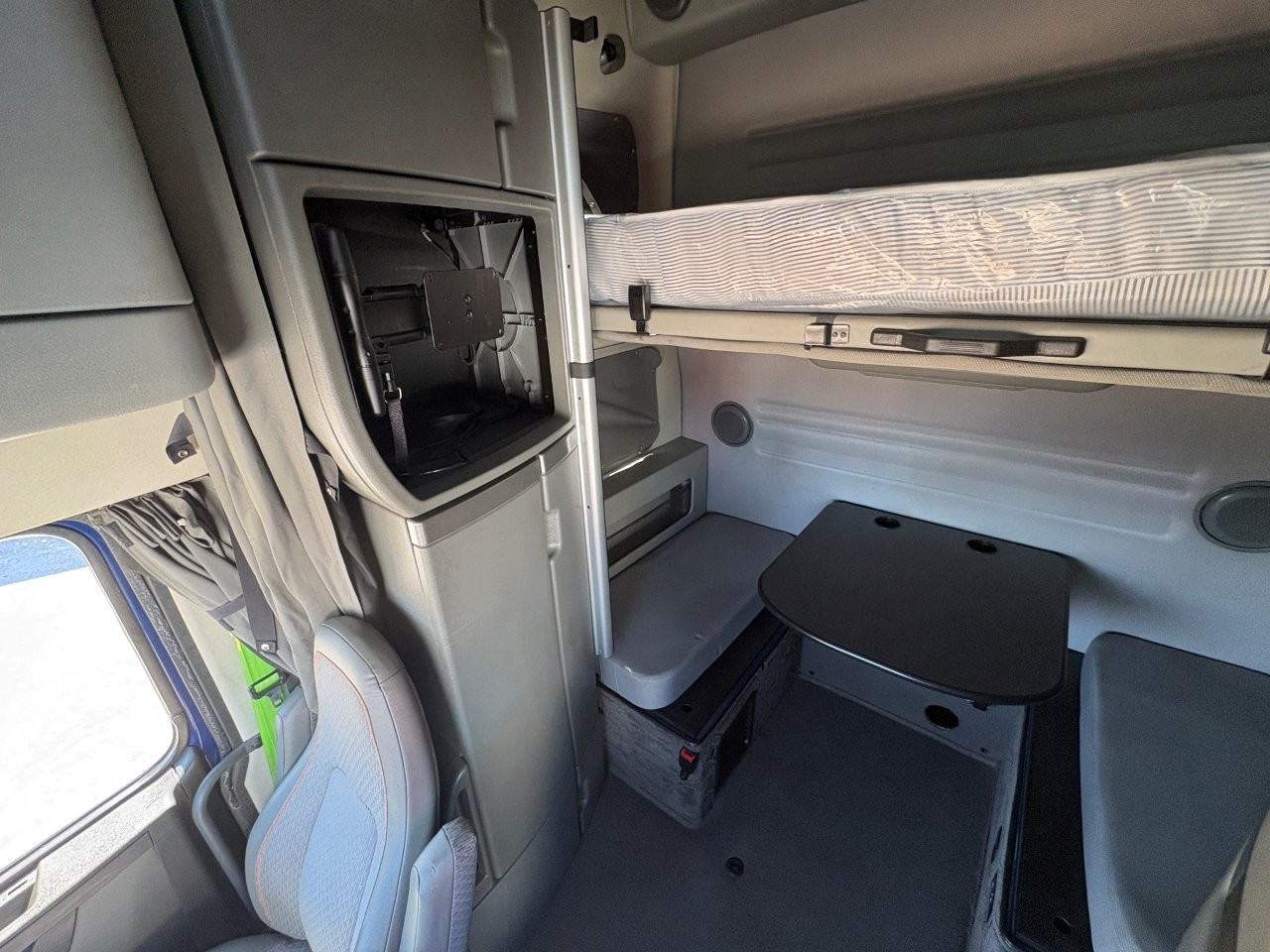 2021 Volvo - image 21