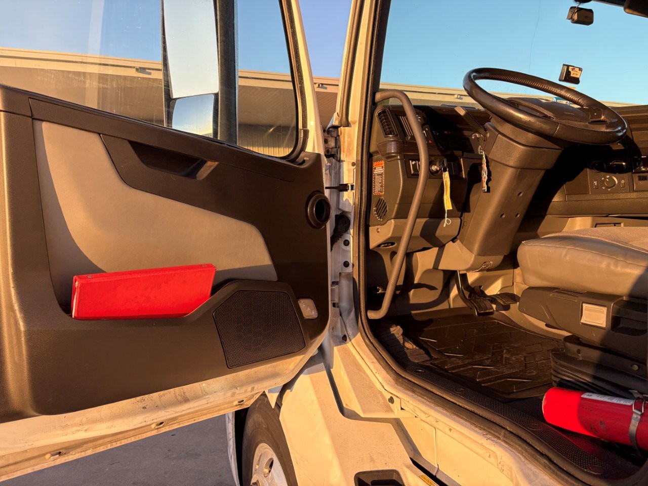 2023 Volvo - image 13