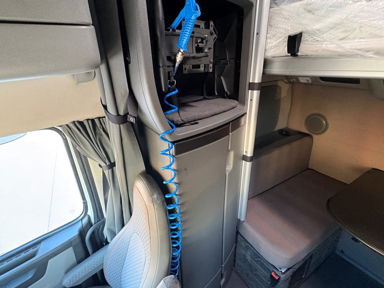 2023 Volvo - image 23