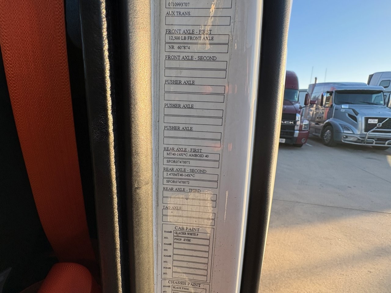 2023 Volvo - image 26