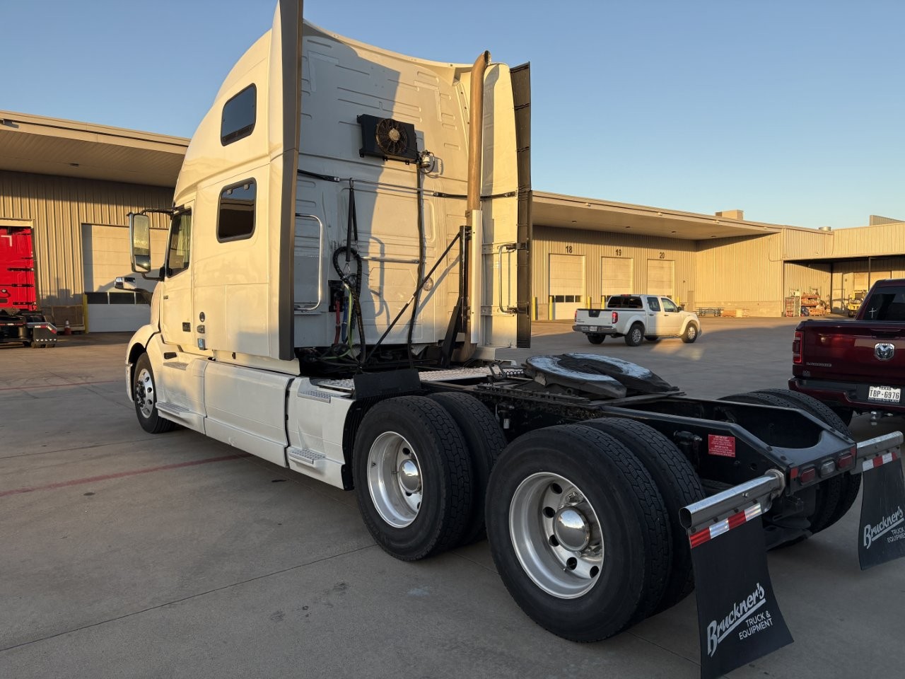 2023 Volvo - image 7