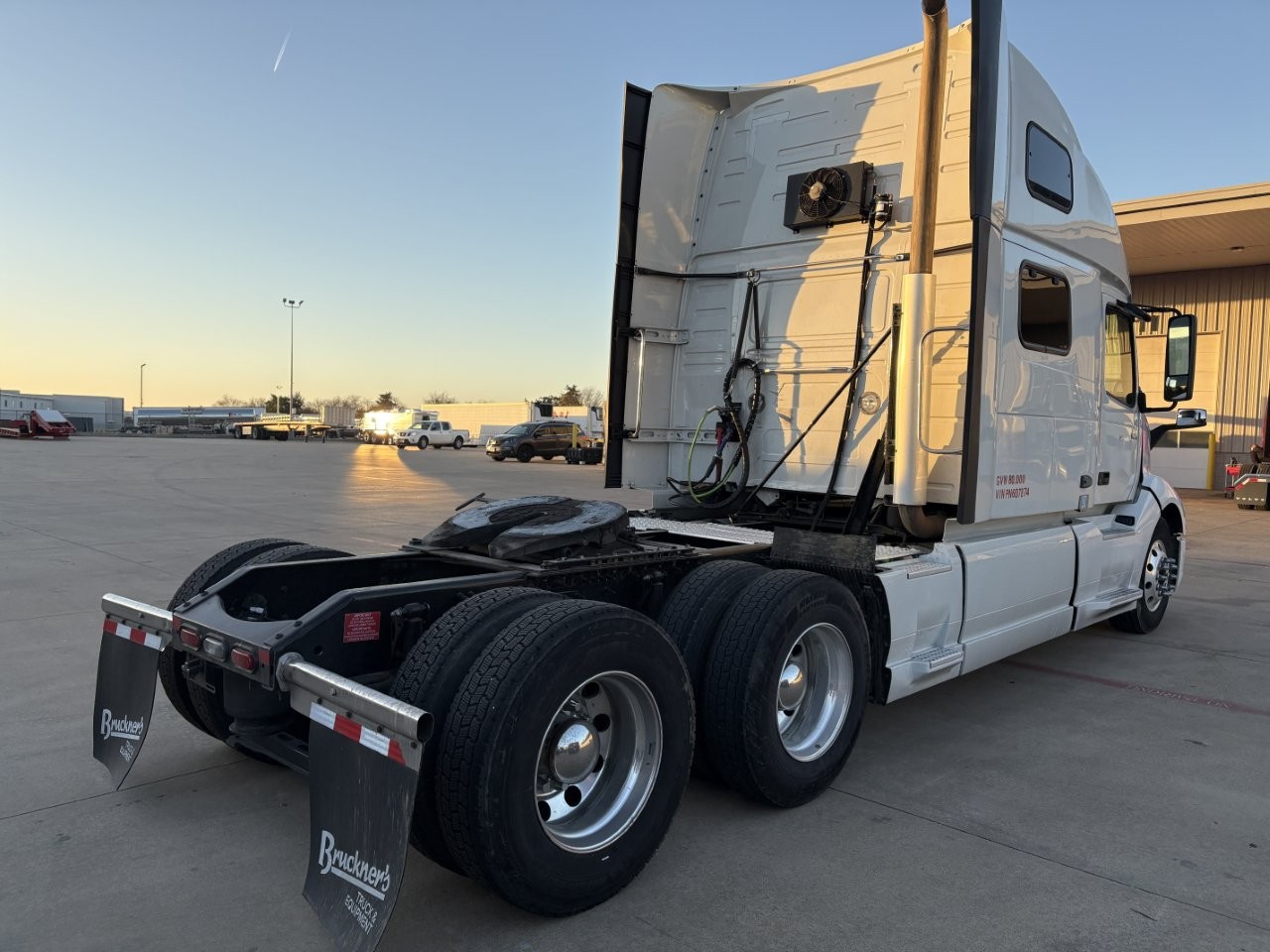 2023 Volvo - image 5