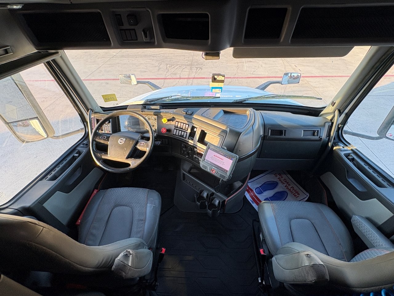 2023 Volvo - image 21