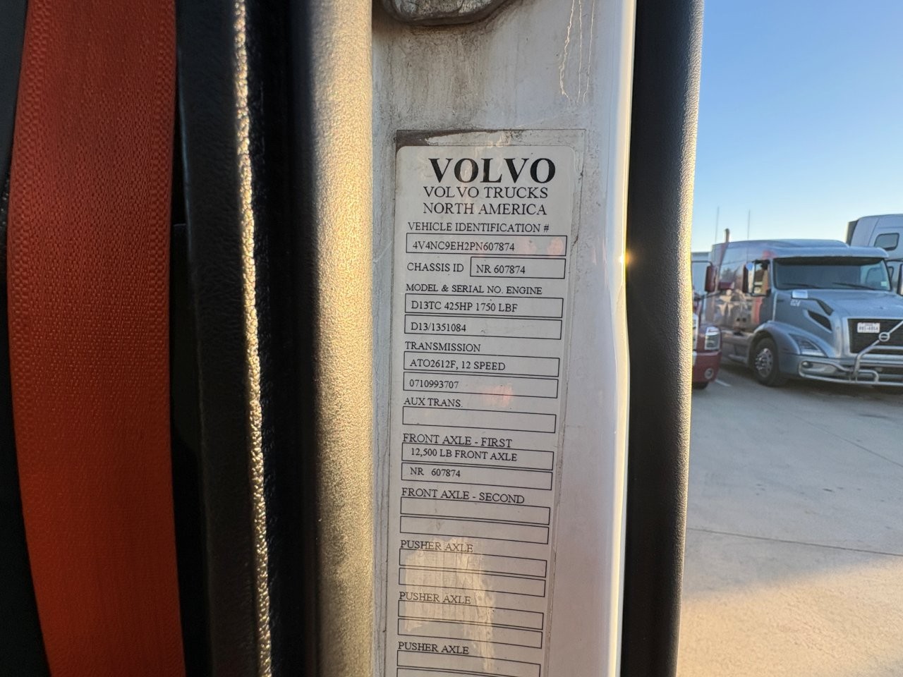 2023 Volvo - image 25