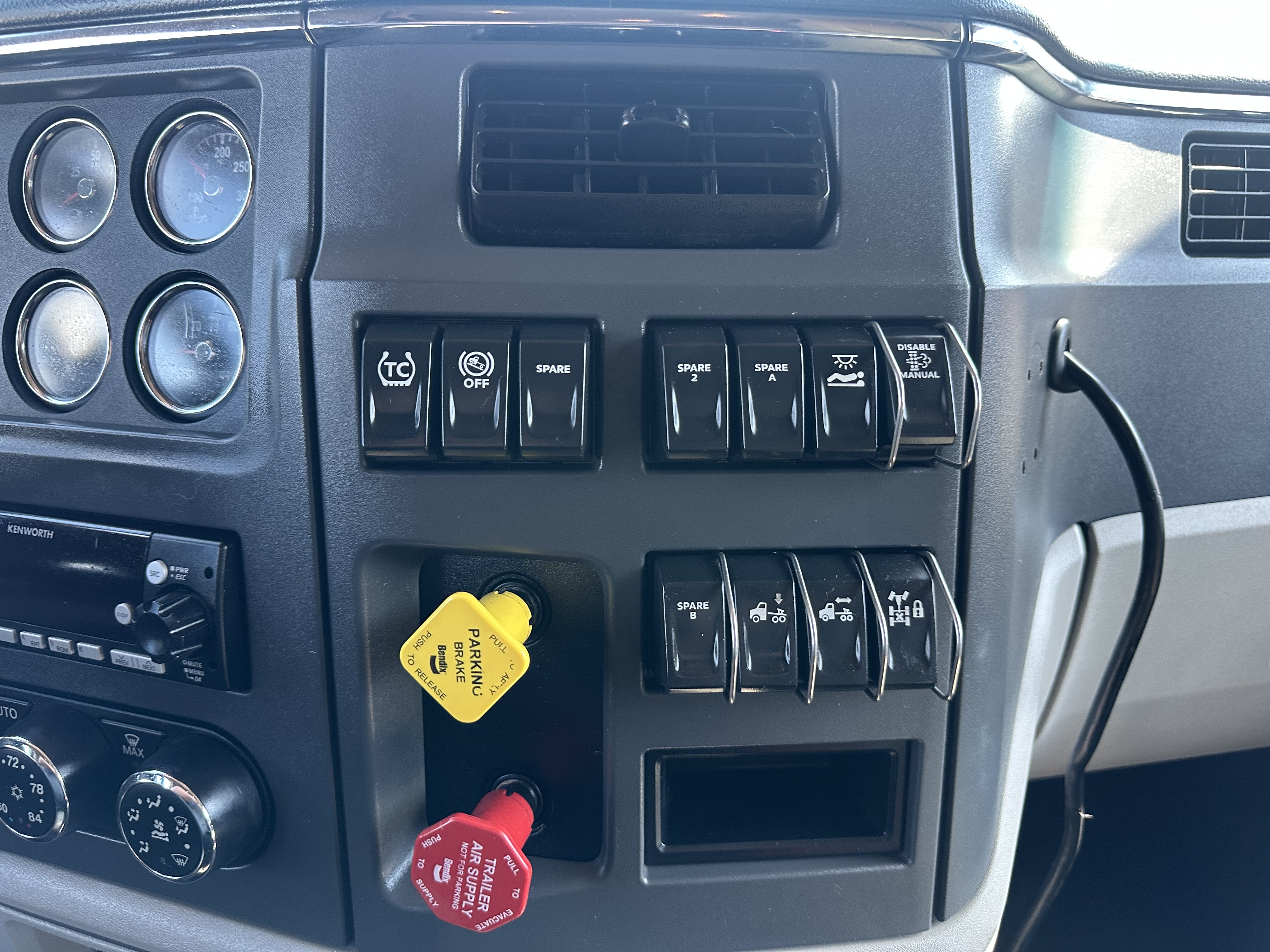 2023 Peterbilt 579 - image 15