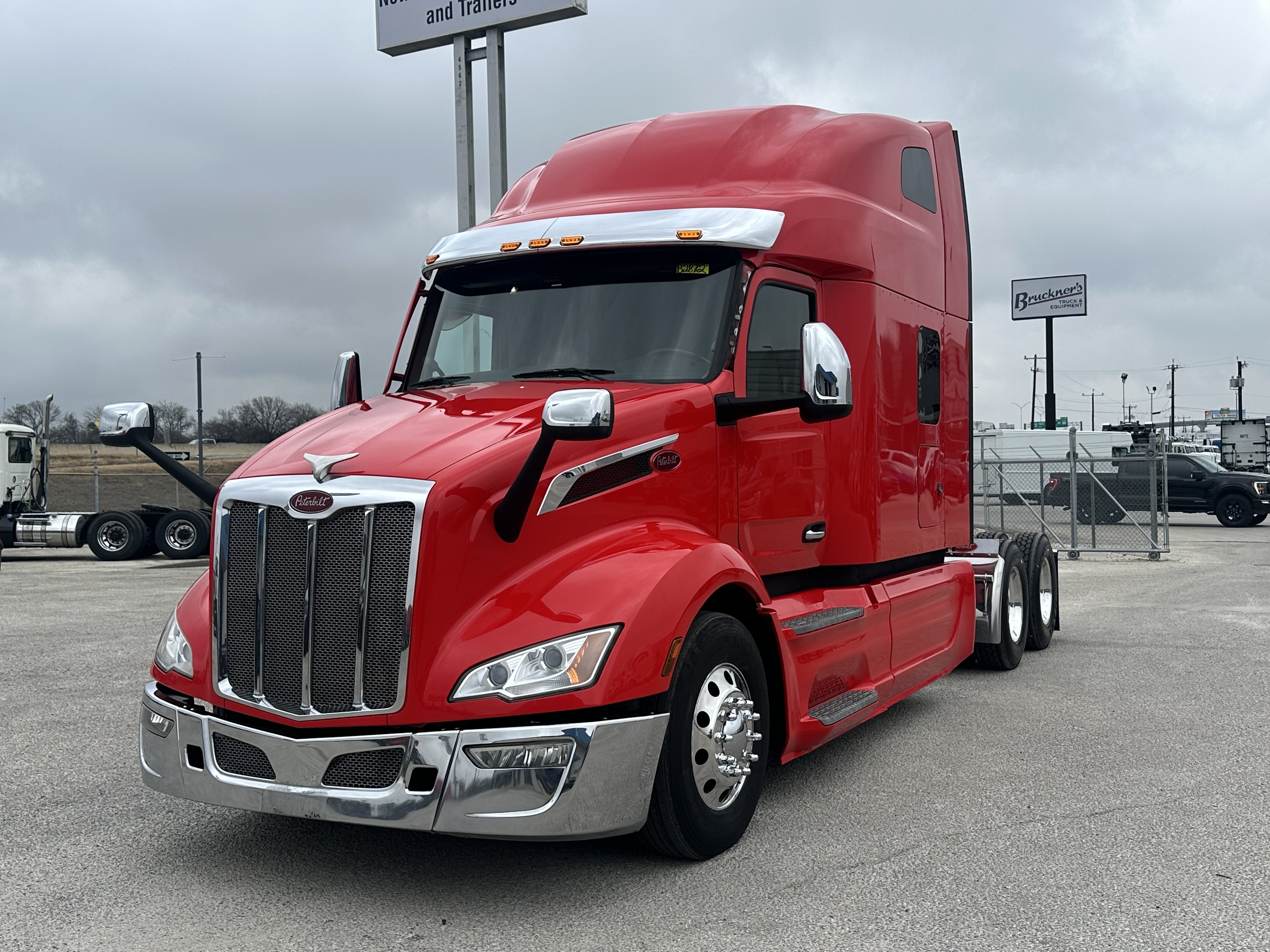 2023 Peterbilt 579 - image 1