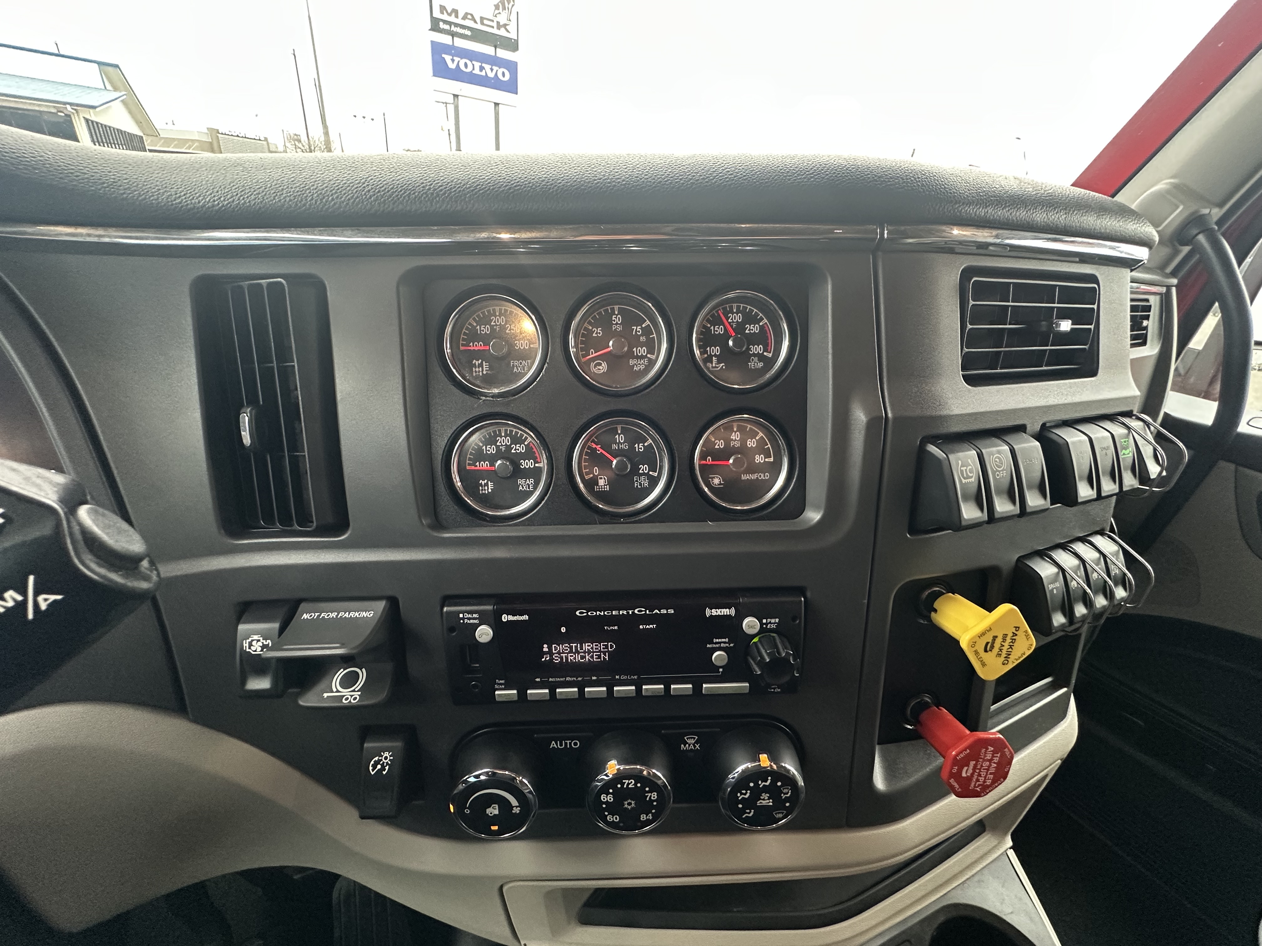 2023 Peterbilt 579 - image 13