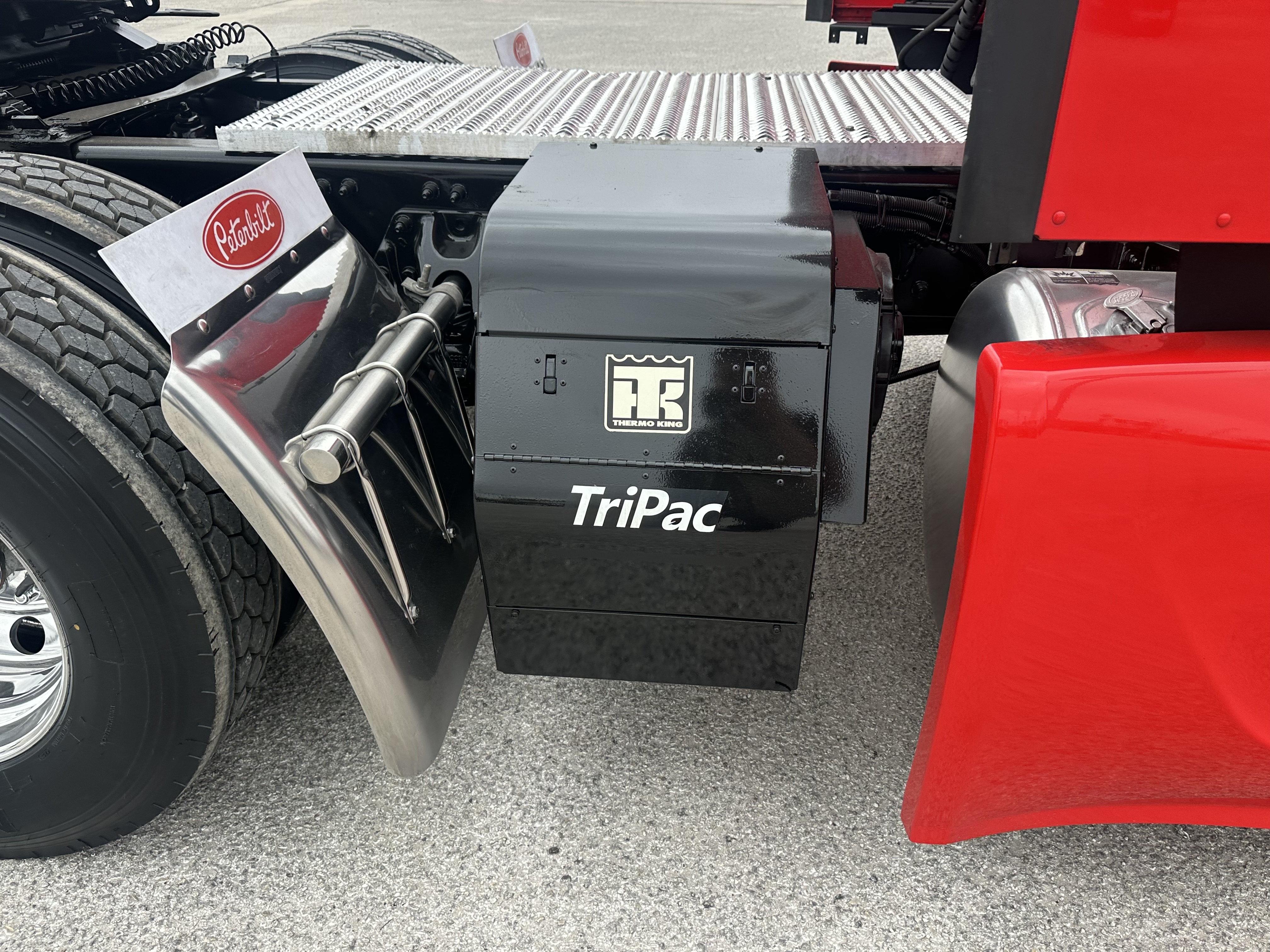 2023 Peterbilt 579 - image 3