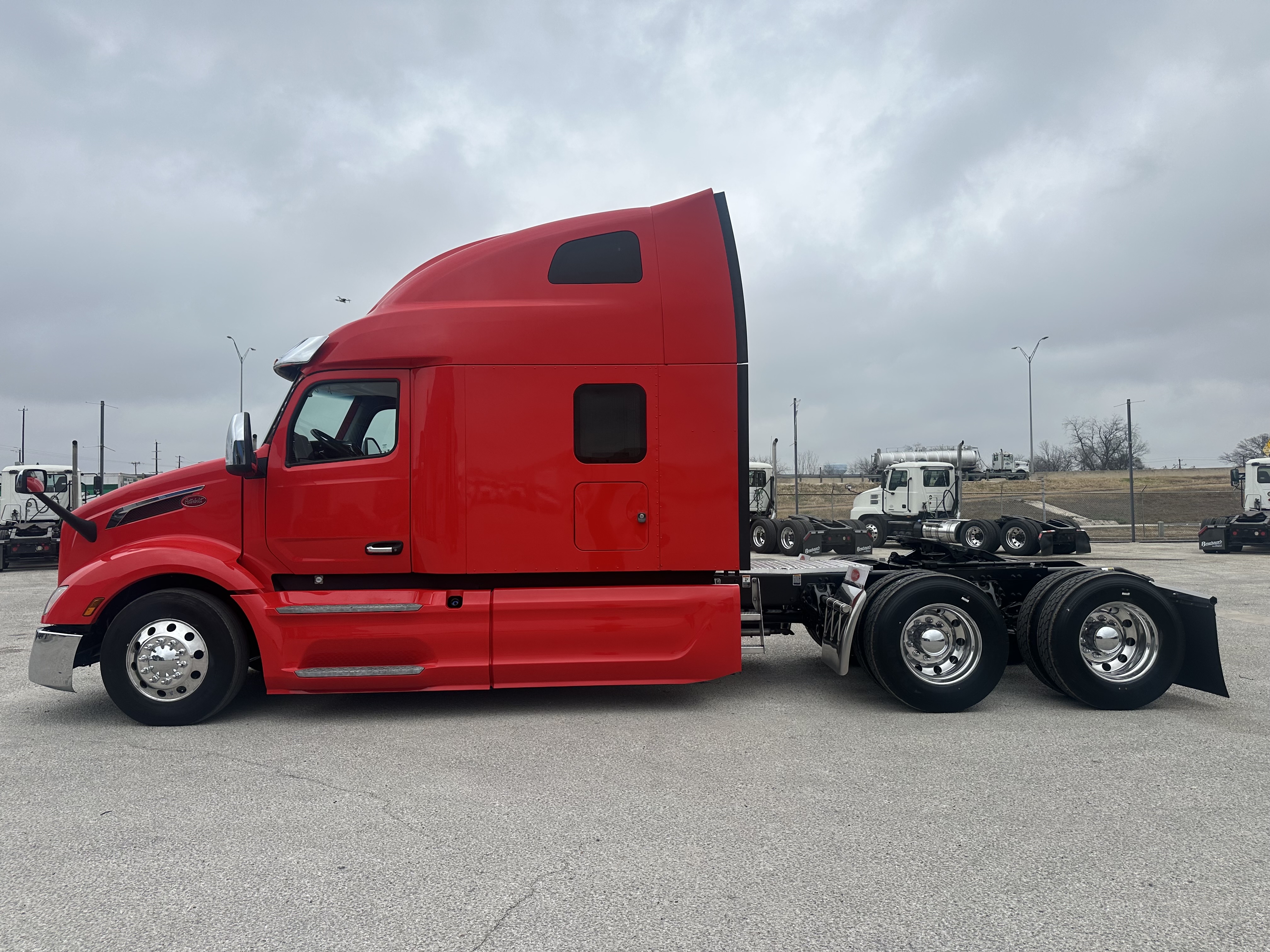 2023 Peterbilt 579 - image 2