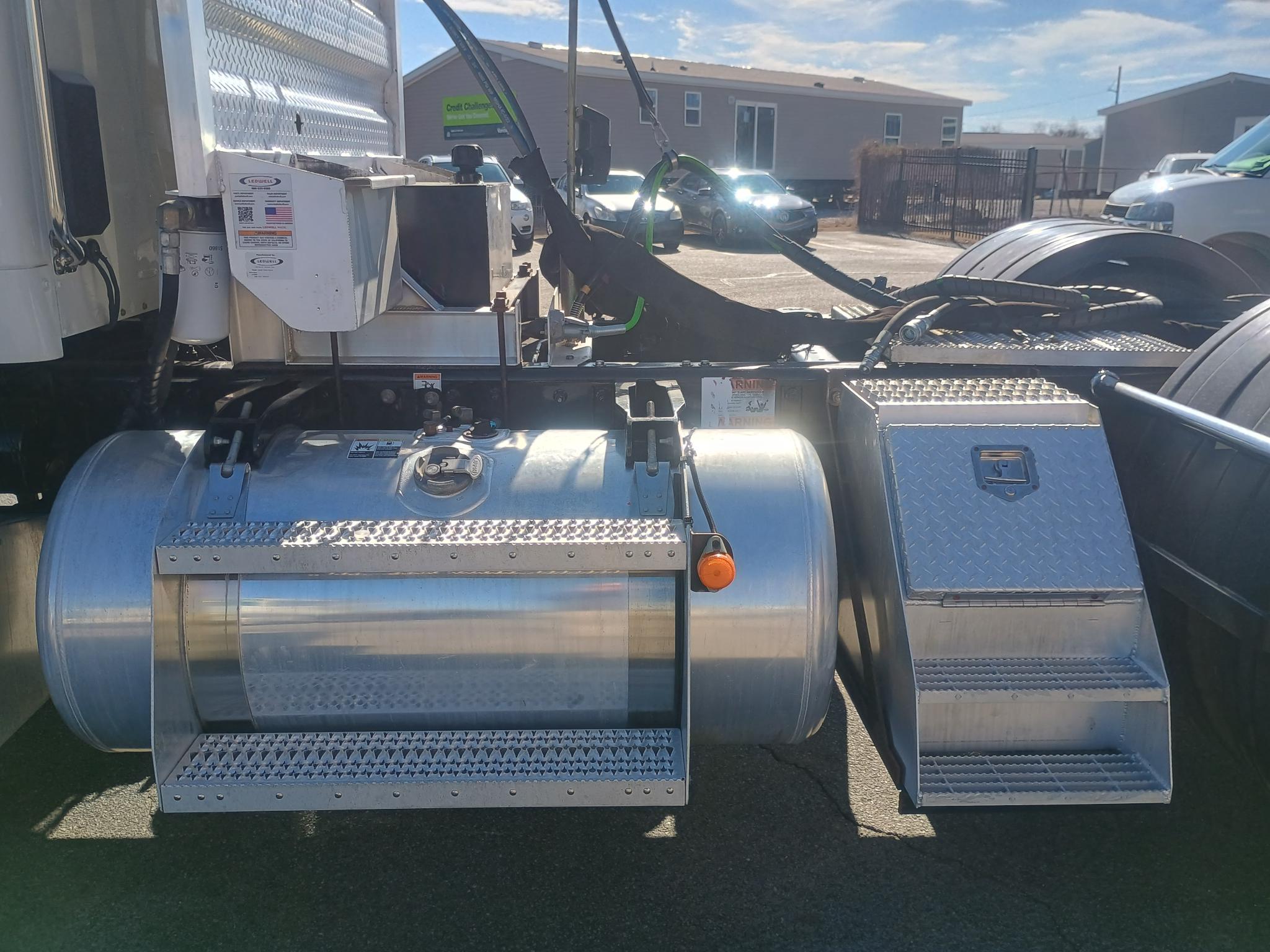 2023 Peterbilt 567 - image 8